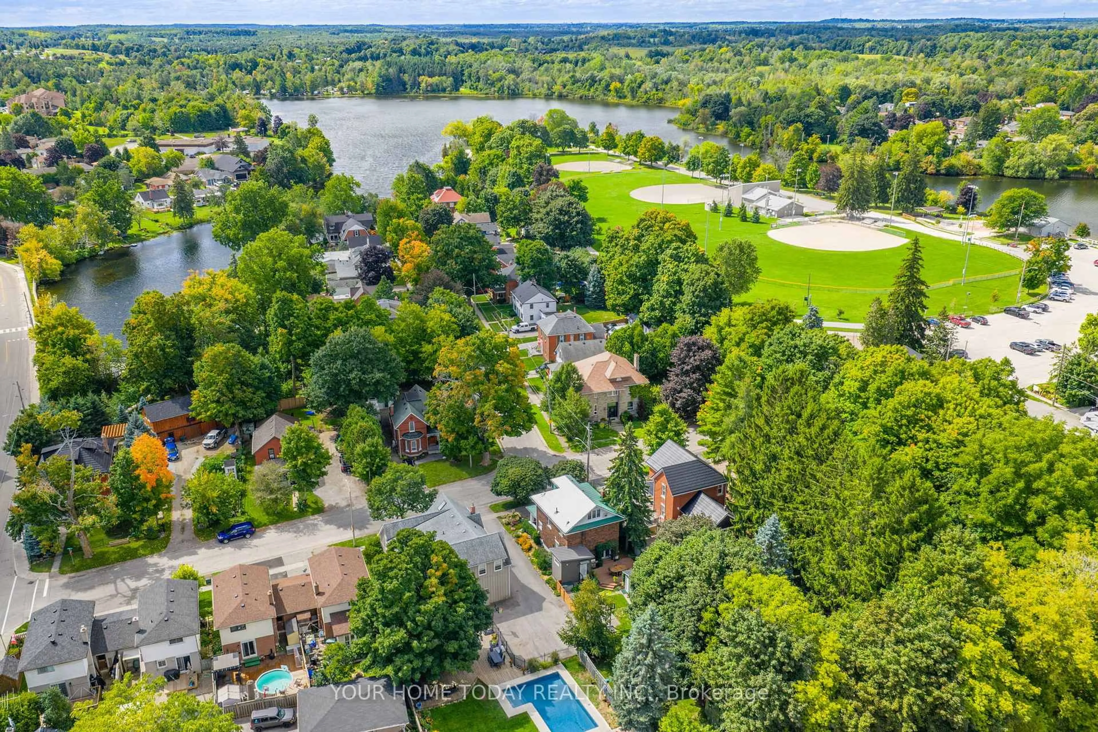 A pic from outside/outdoor area/front of a property/back of a property/a pic from drone, water/lake/river/ocean view for 17 Park Ave, Halton Hills Ontario L7J 1Y3