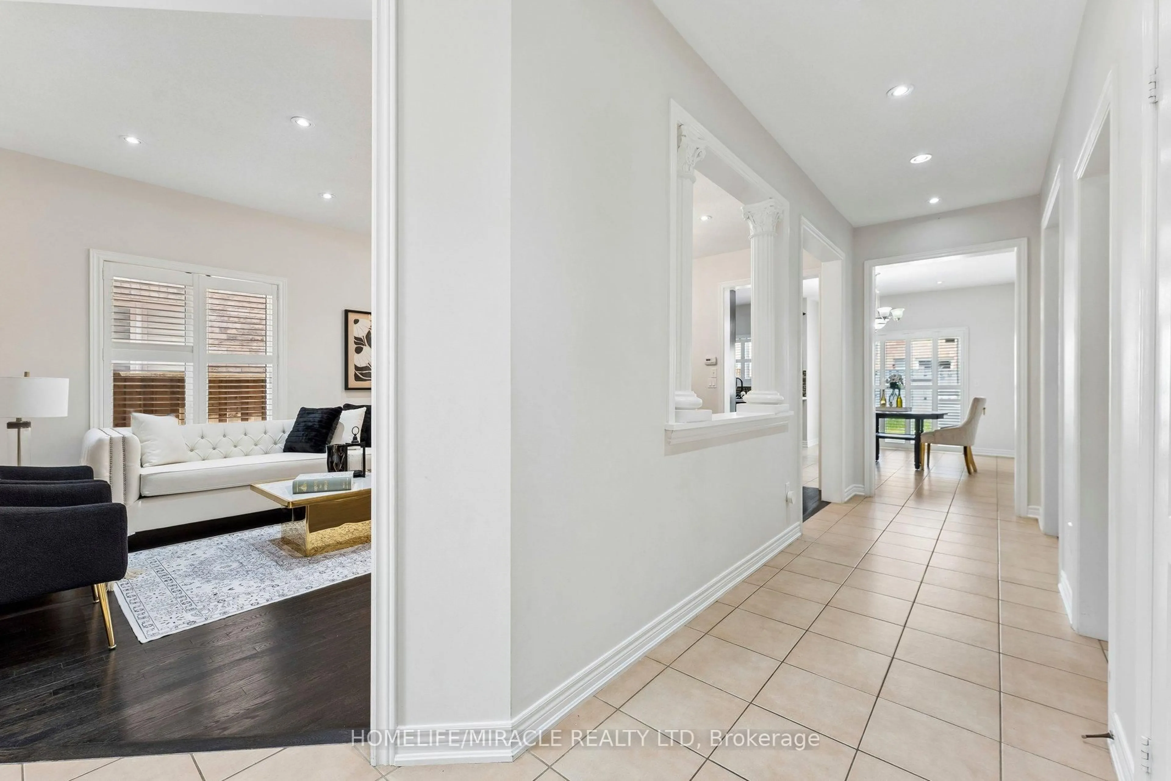 Indoor entryway for 58 Dovehaven Cres, Brampton Ontario L6P 2N8