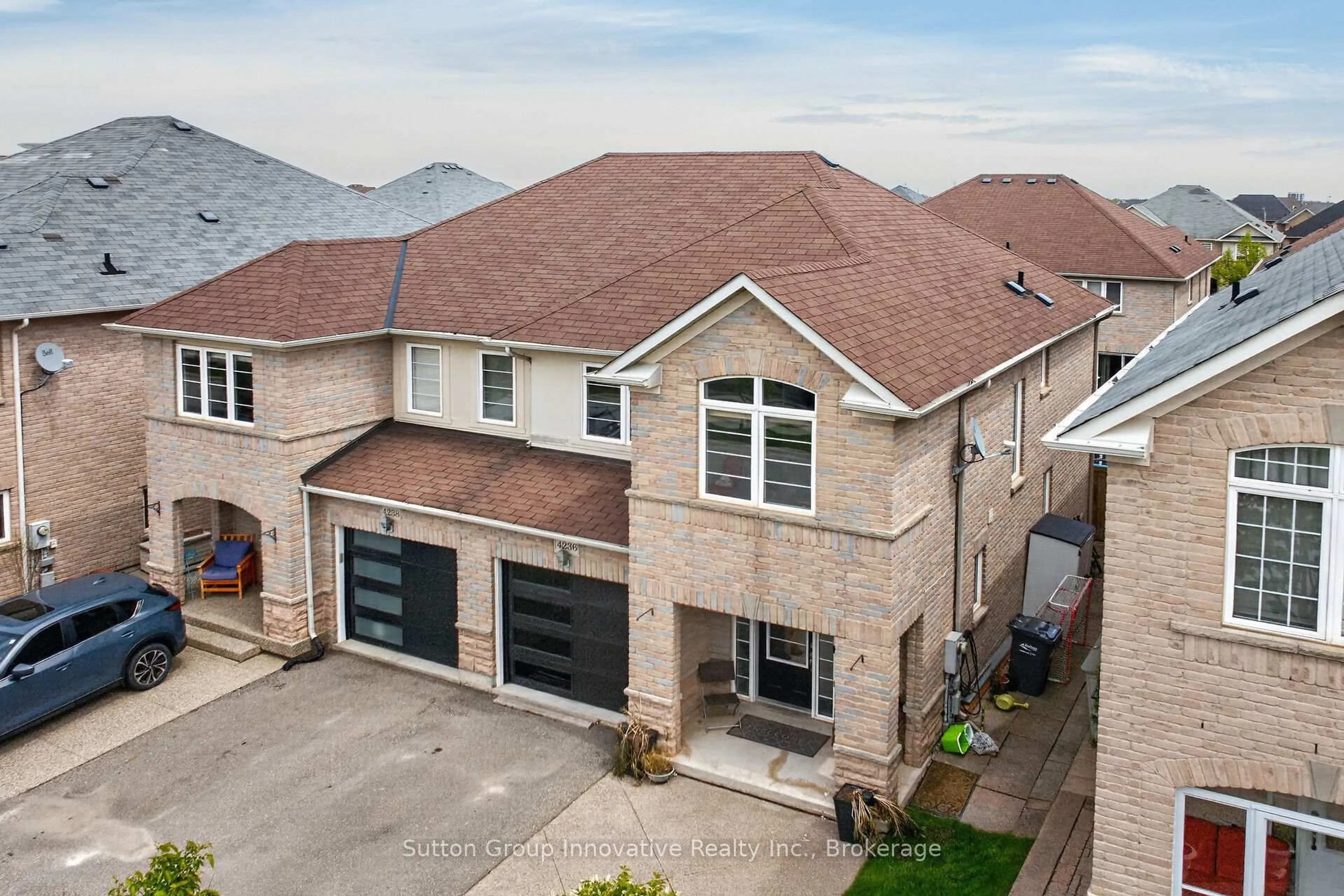 A pic from outside/outdoor area/front of a property/back of a property/a pic from drone, street for 4236 Prudham Ave, Burlington Ontario L7M 0N3