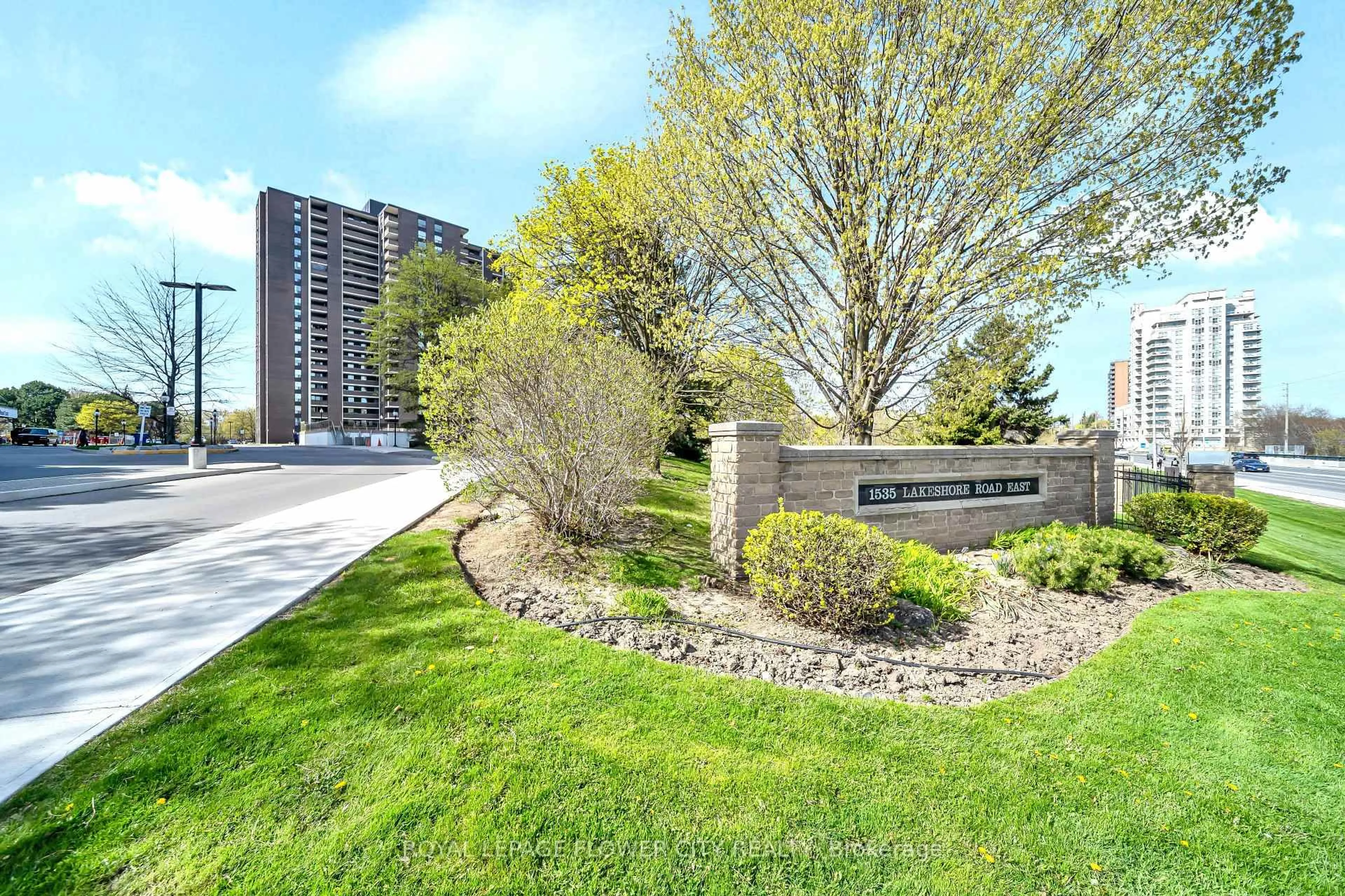 Patio, unknown for 1535 Lakeshore Rd #305, Mississauga Ontario L5E 3E2