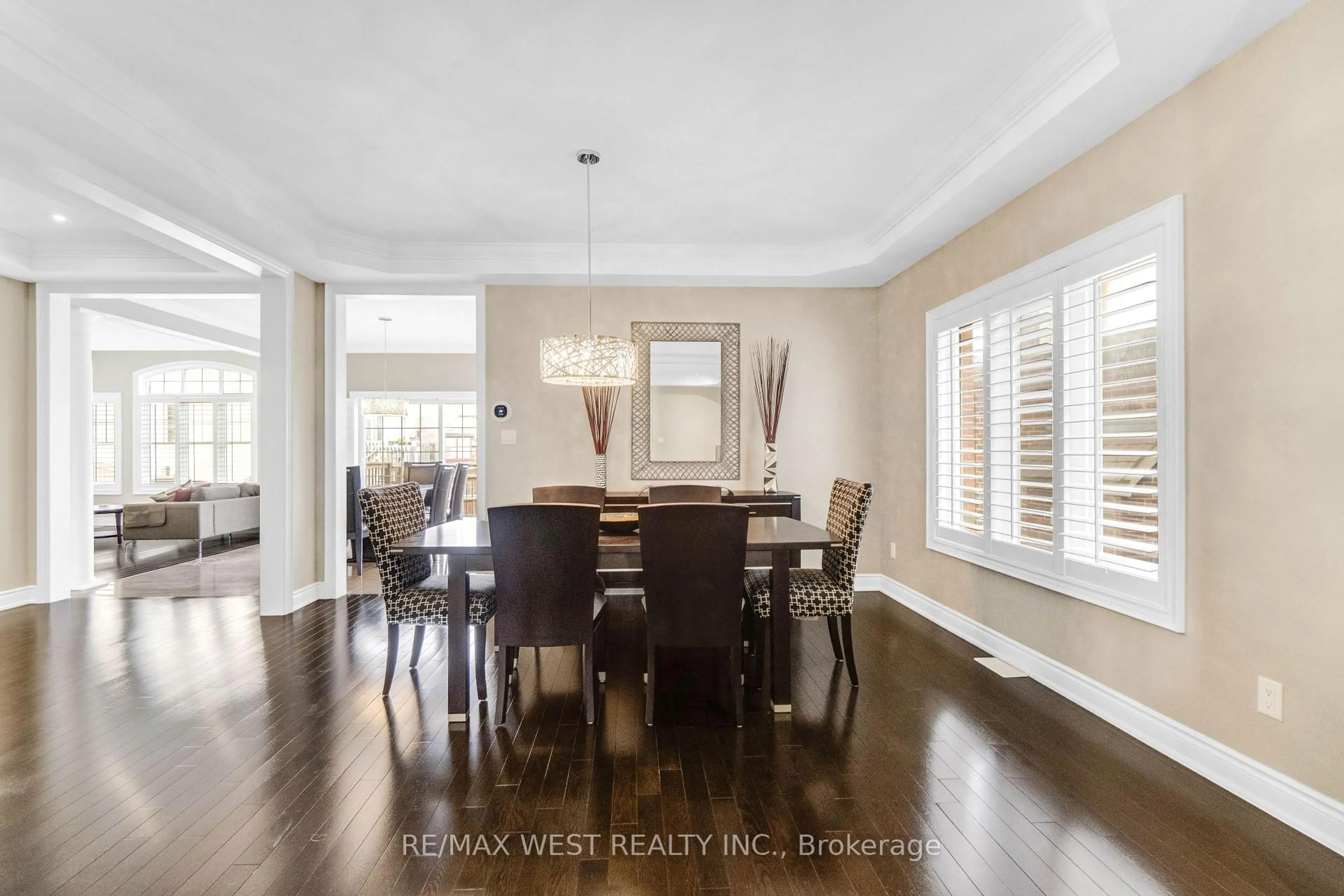 Dining room, wood/laminate floor for 9165 Creditview Rd, Brampton Ontario L6X 0Z5