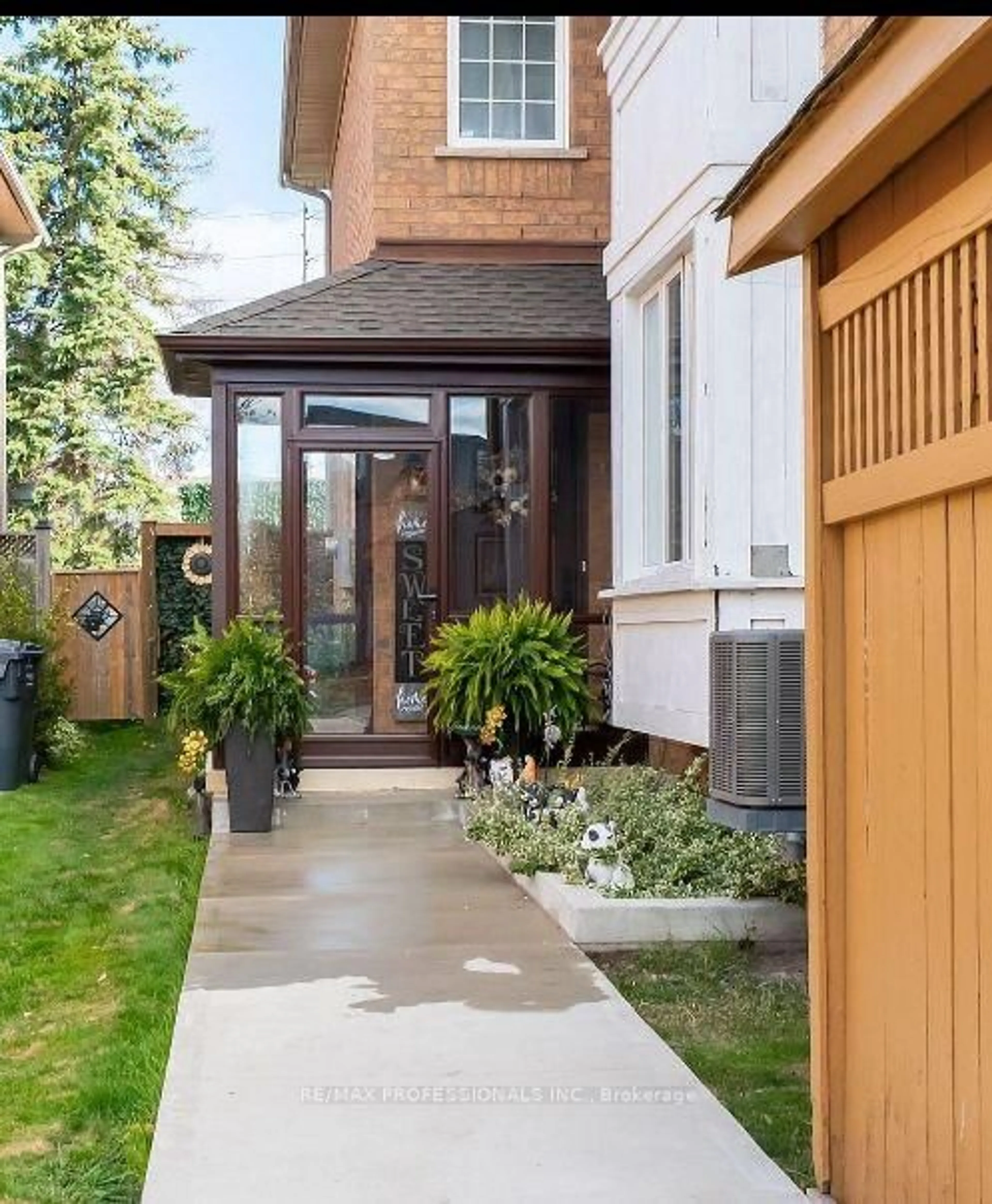 Home with brick exterior material, street for 99 Desert Sand Dr, Brampton Ontario L6R 1V7