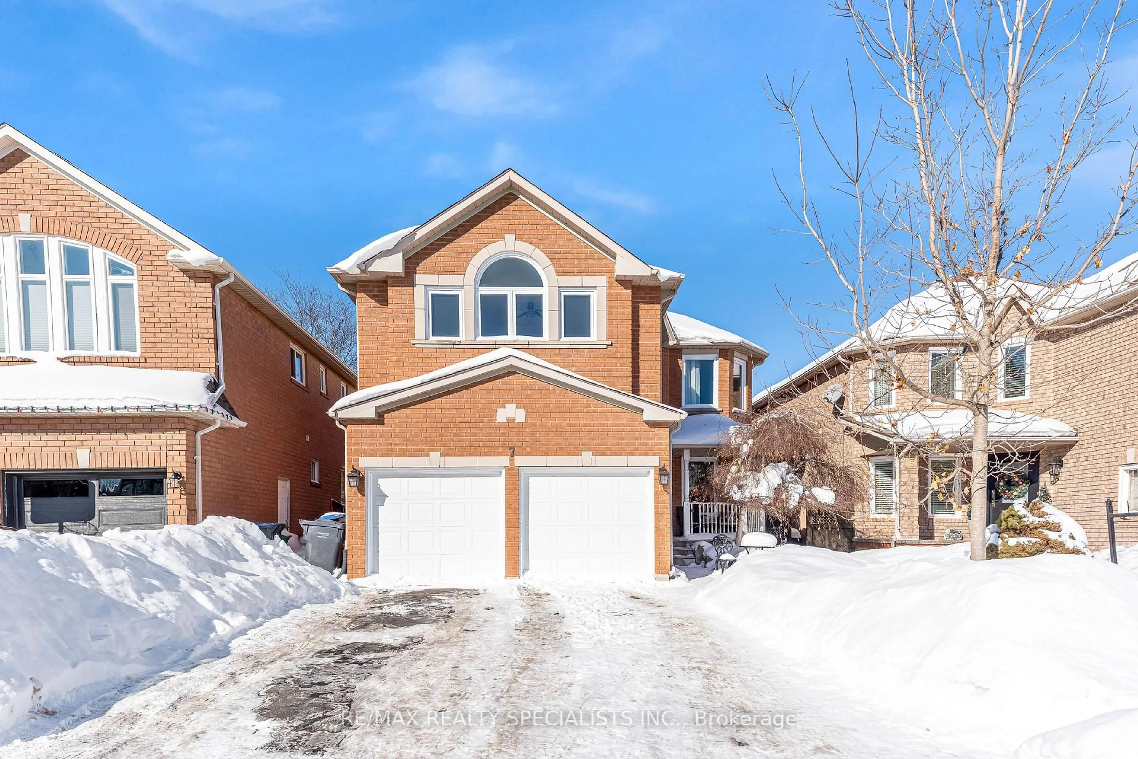 Home with brick exterior material, street for 7 Banington Cres, Brampton Ontario L7A 1G4