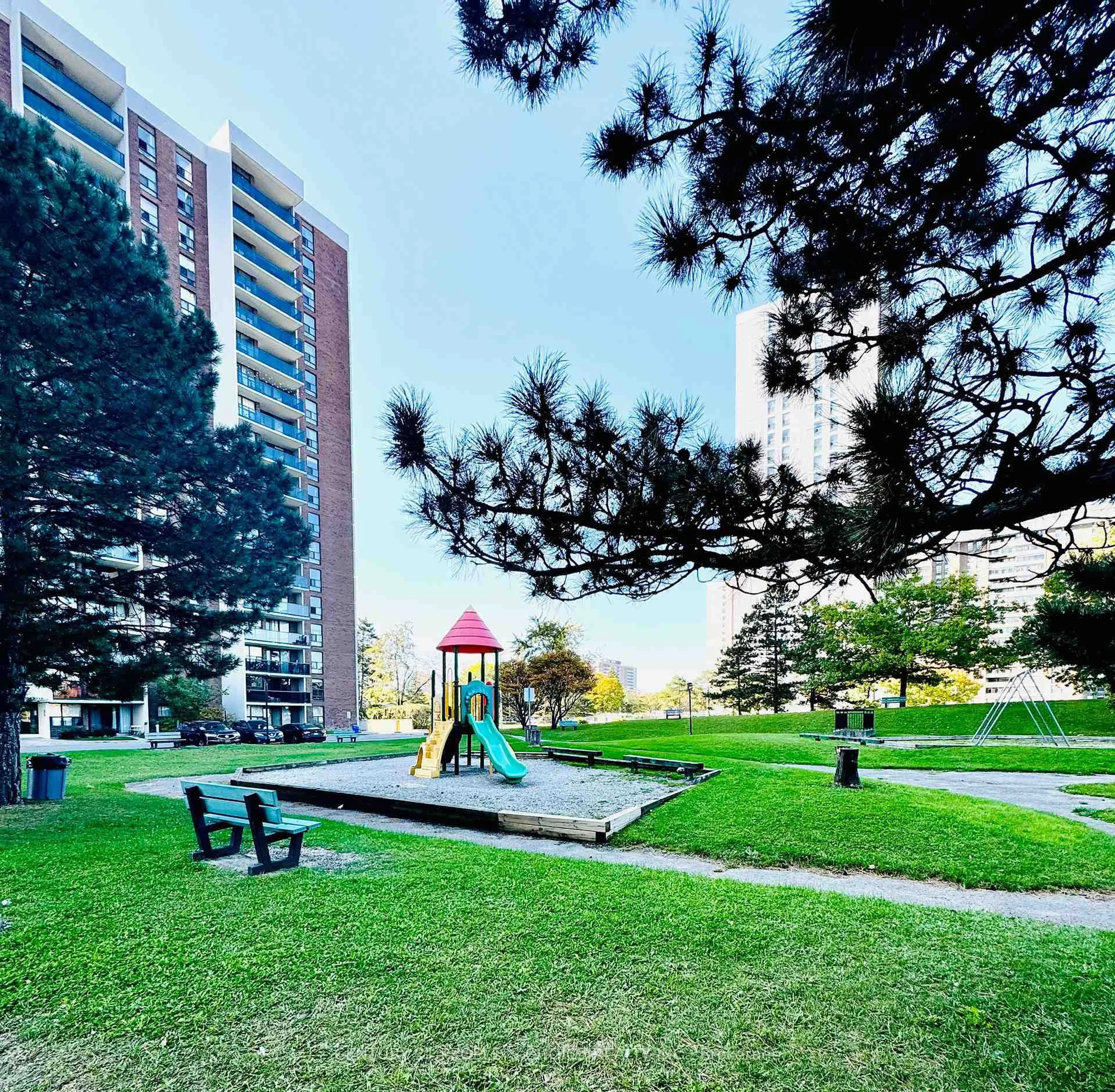 Patio, street for 21 Knightsbridge Rd #1205, Brampton Ontario L6T 3Y1