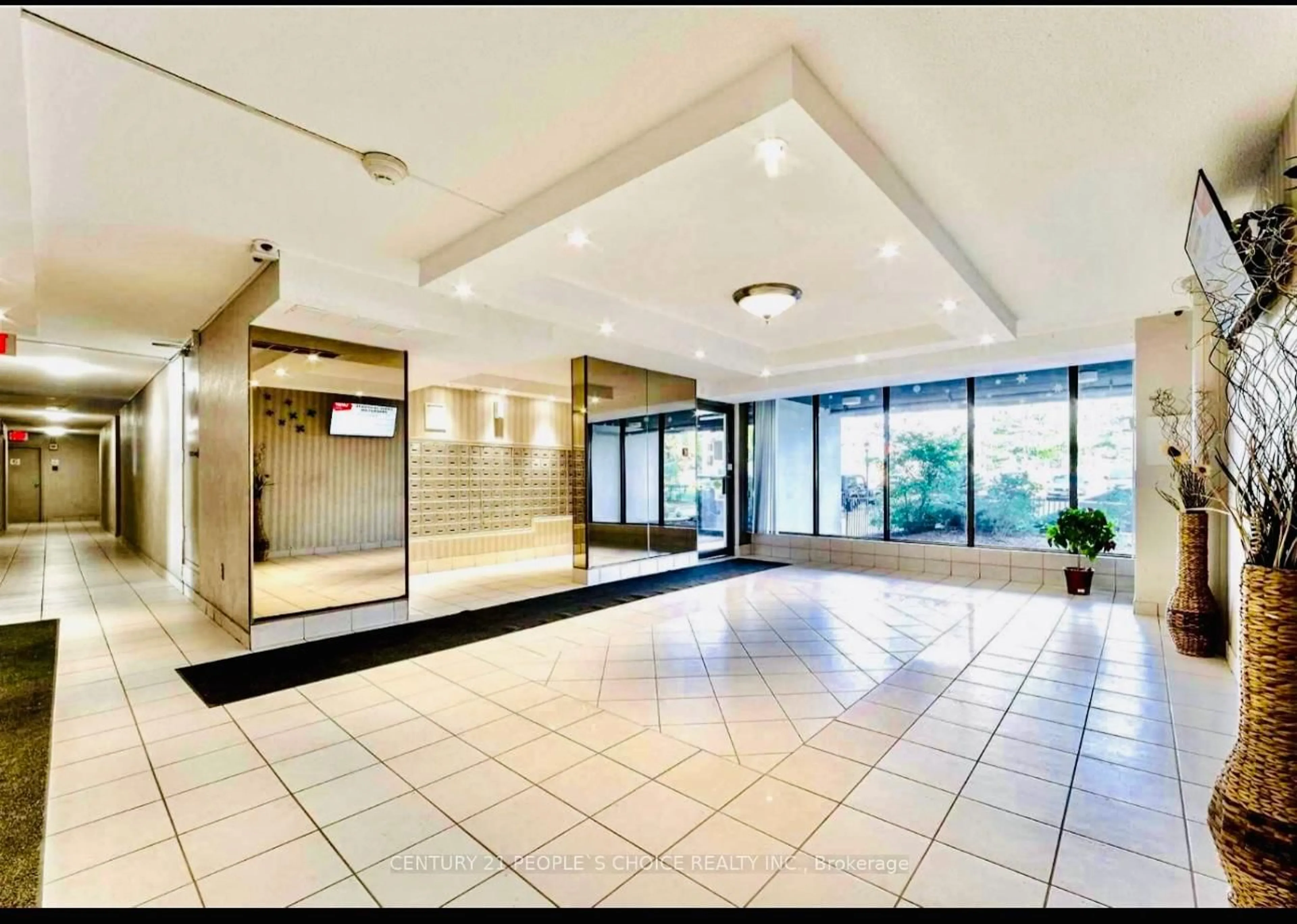 Indoor foyer for 21 Knightsbridge Rd #1205, Brampton Ontario L6T 3Y1