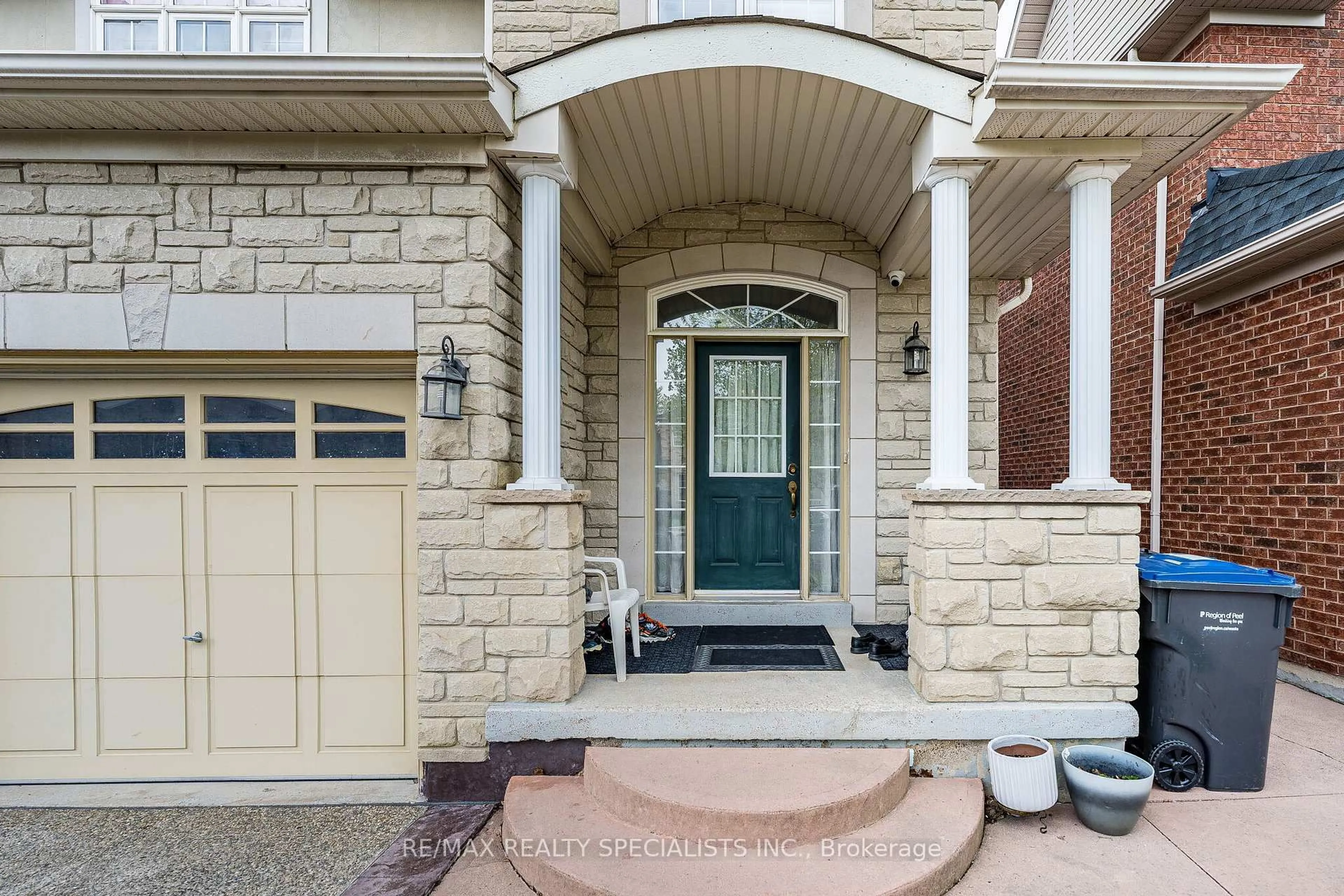 Home with brick exterior material, street for 18 Long Meadow Rd, Brampton Ontario L6P 2A2