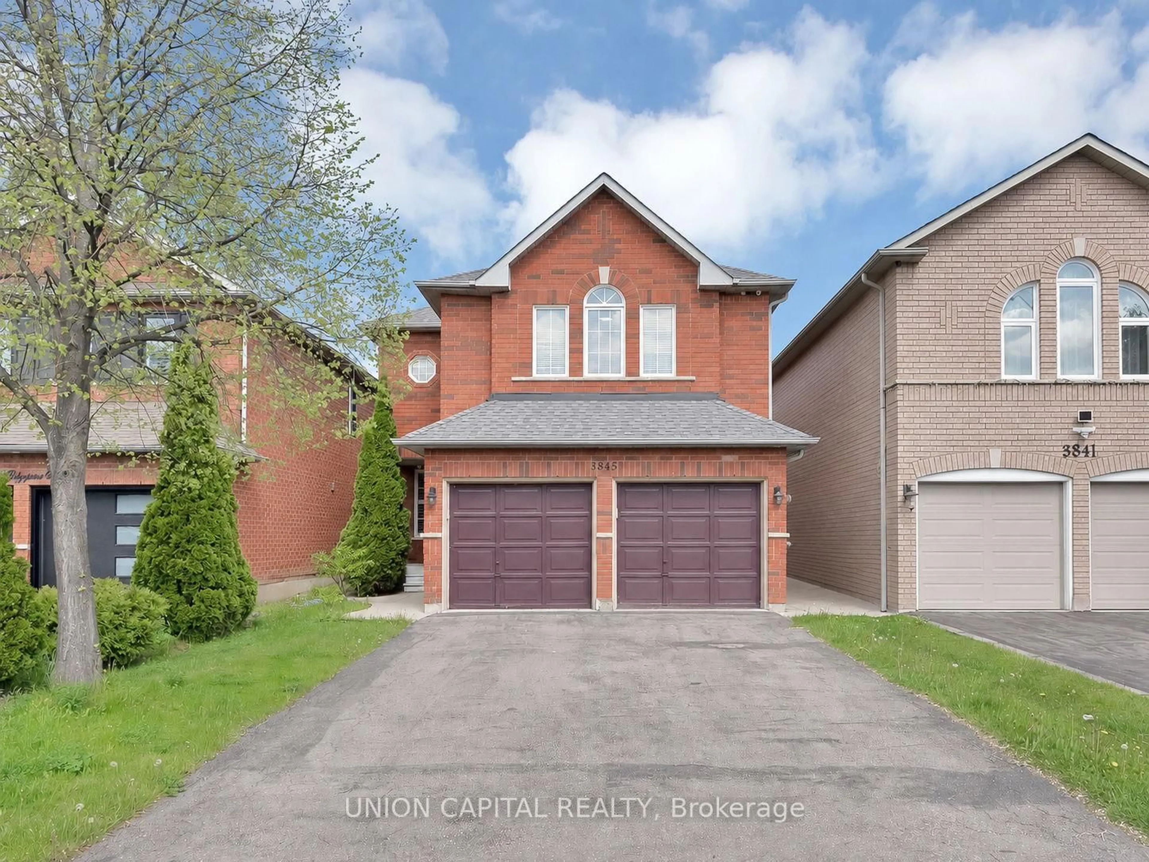 Home with brick exterior material, street for 3845 Ridgepoint Way, Mississauga Ontario L5N 7T7