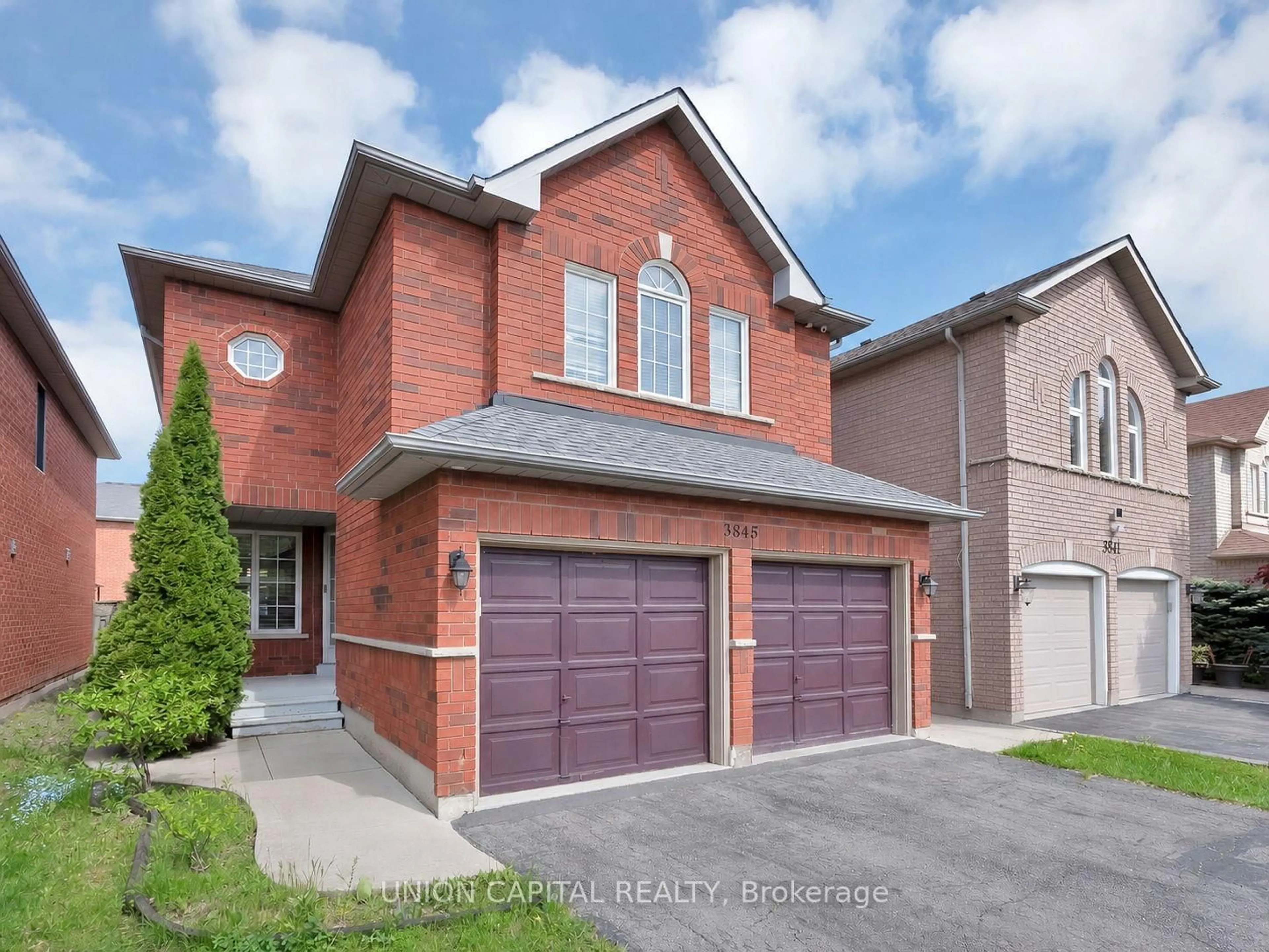 Home with brick exterior material, street for 3845 Ridgepoint Way, Mississauga Ontario L5N 7T7