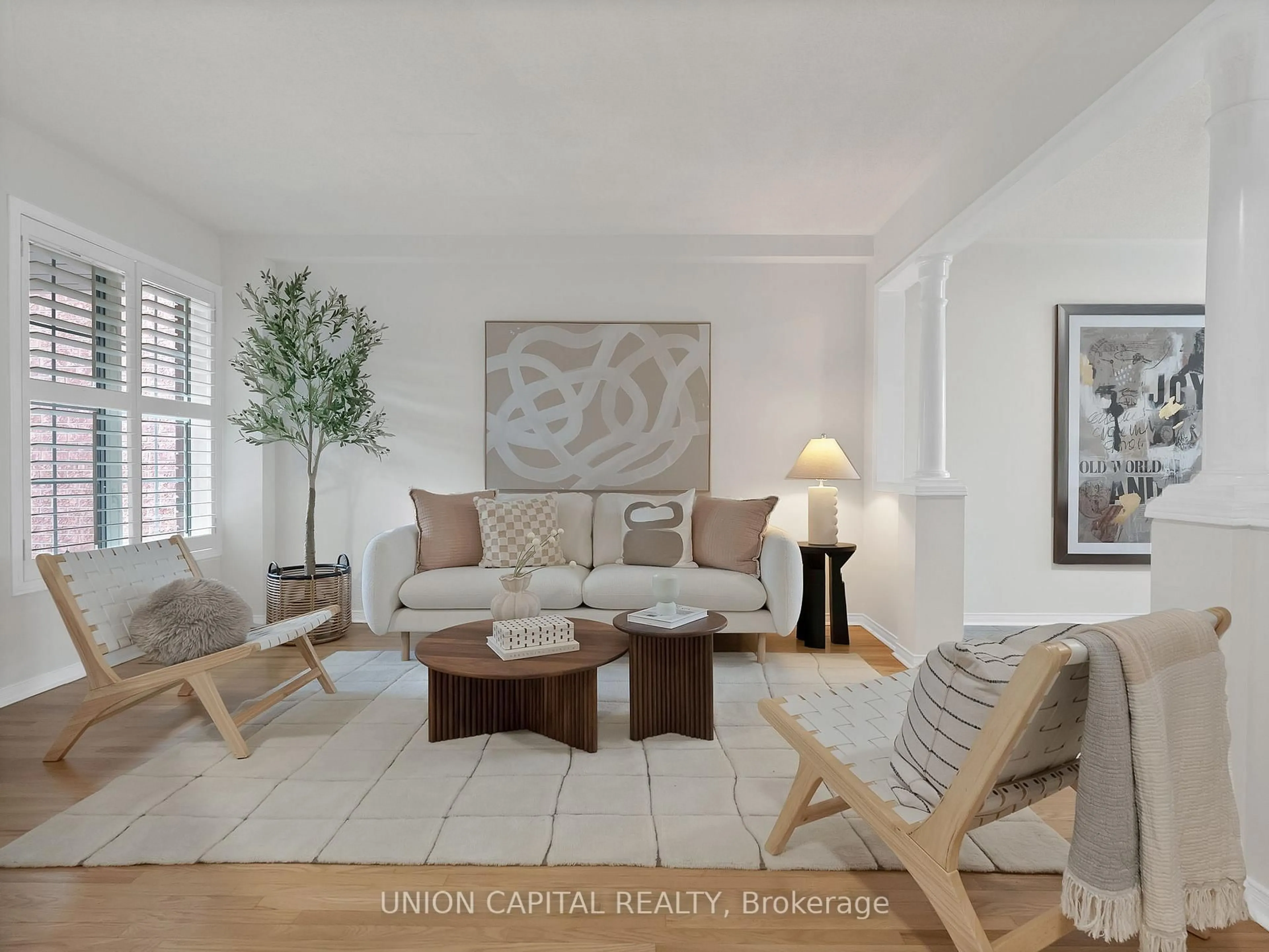 Living room with furniture, unknown for 3845 Ridgepoint Way, Mississauga Ontario L5N 7T7