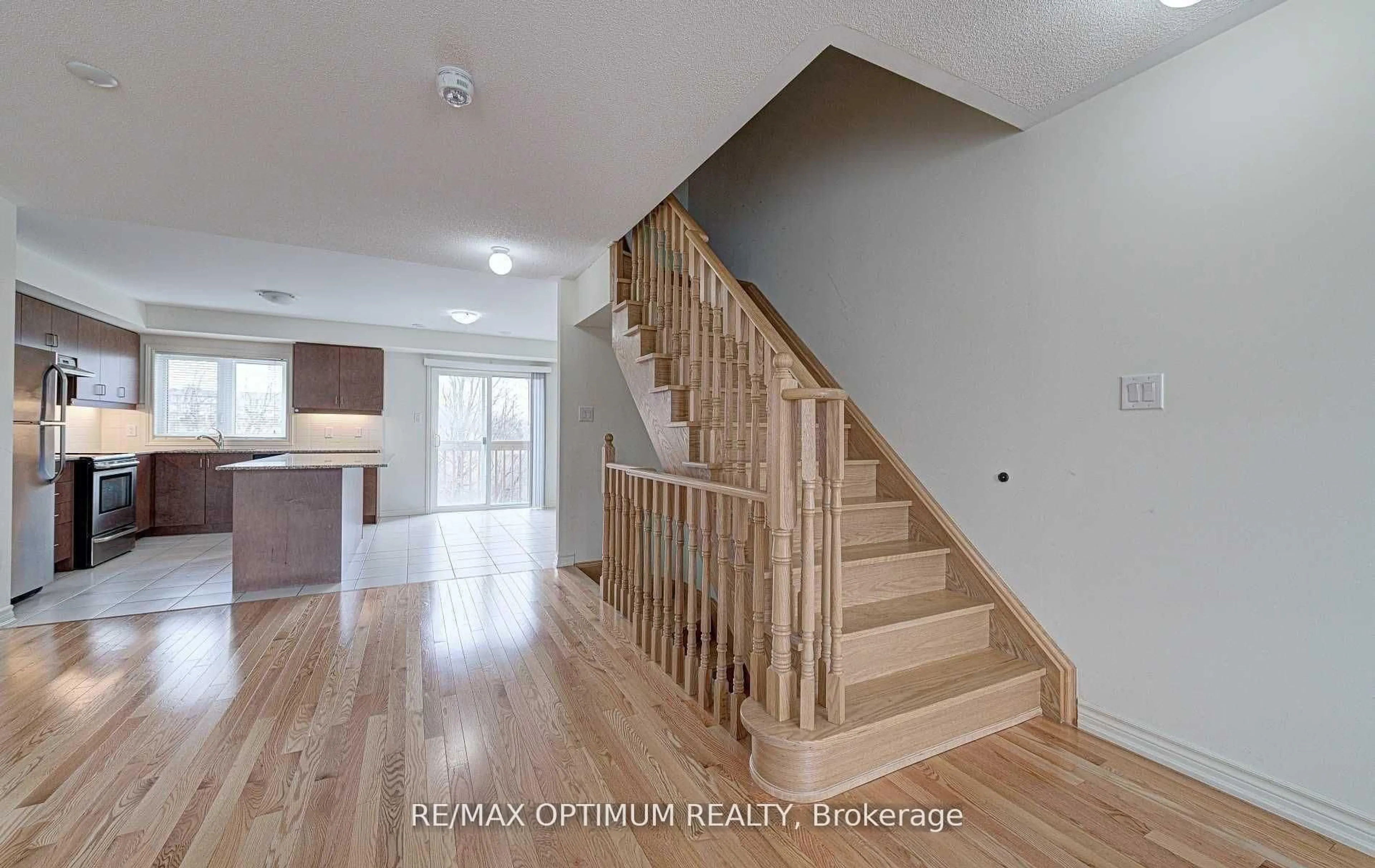 Stairs for 6 - 11 Autumnwood Ave, Brampton Ontario L6Y 6G3