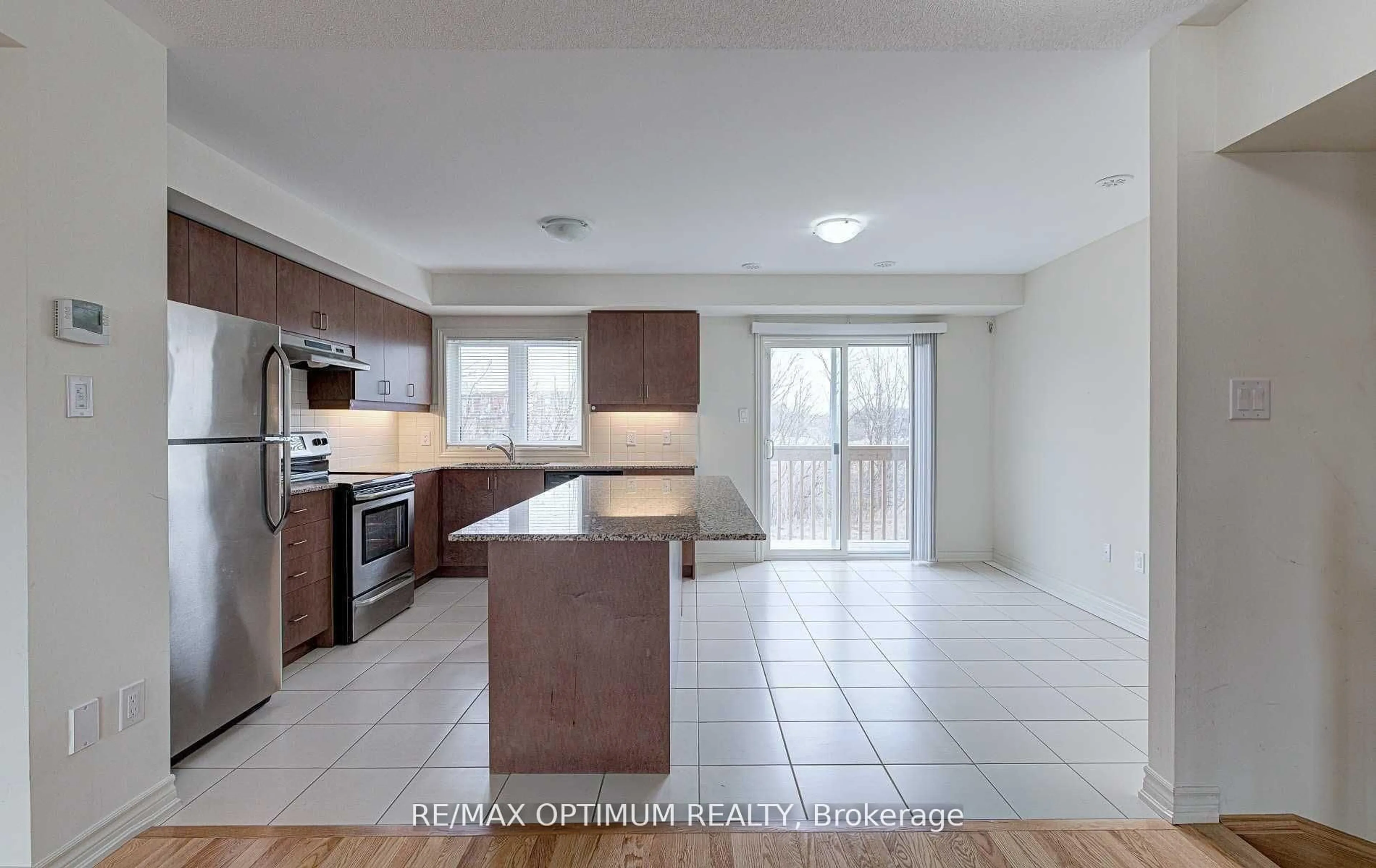 Open concept kitchen, ceramic/tile floor for 6 - 11 Autumnwood Ave, Brampton Ontario L6Y 6G3