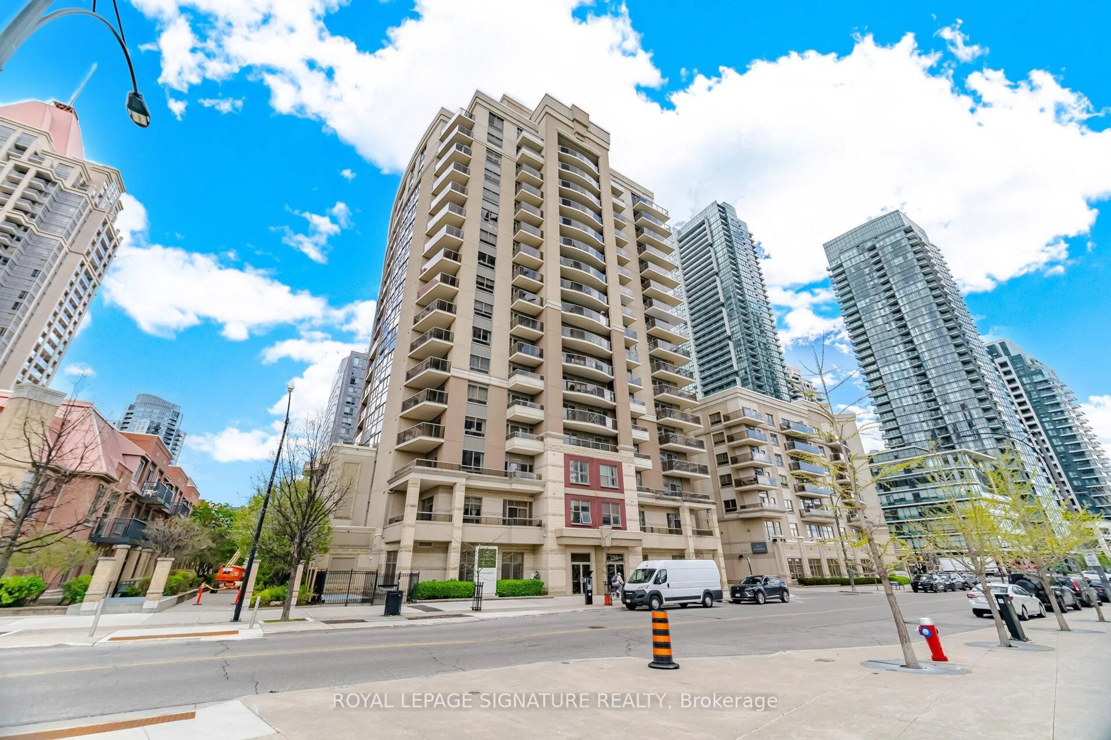 Patio, unknown for 350 Princess Royal Dr #1508, Mississauga Ontario L5B 4N1