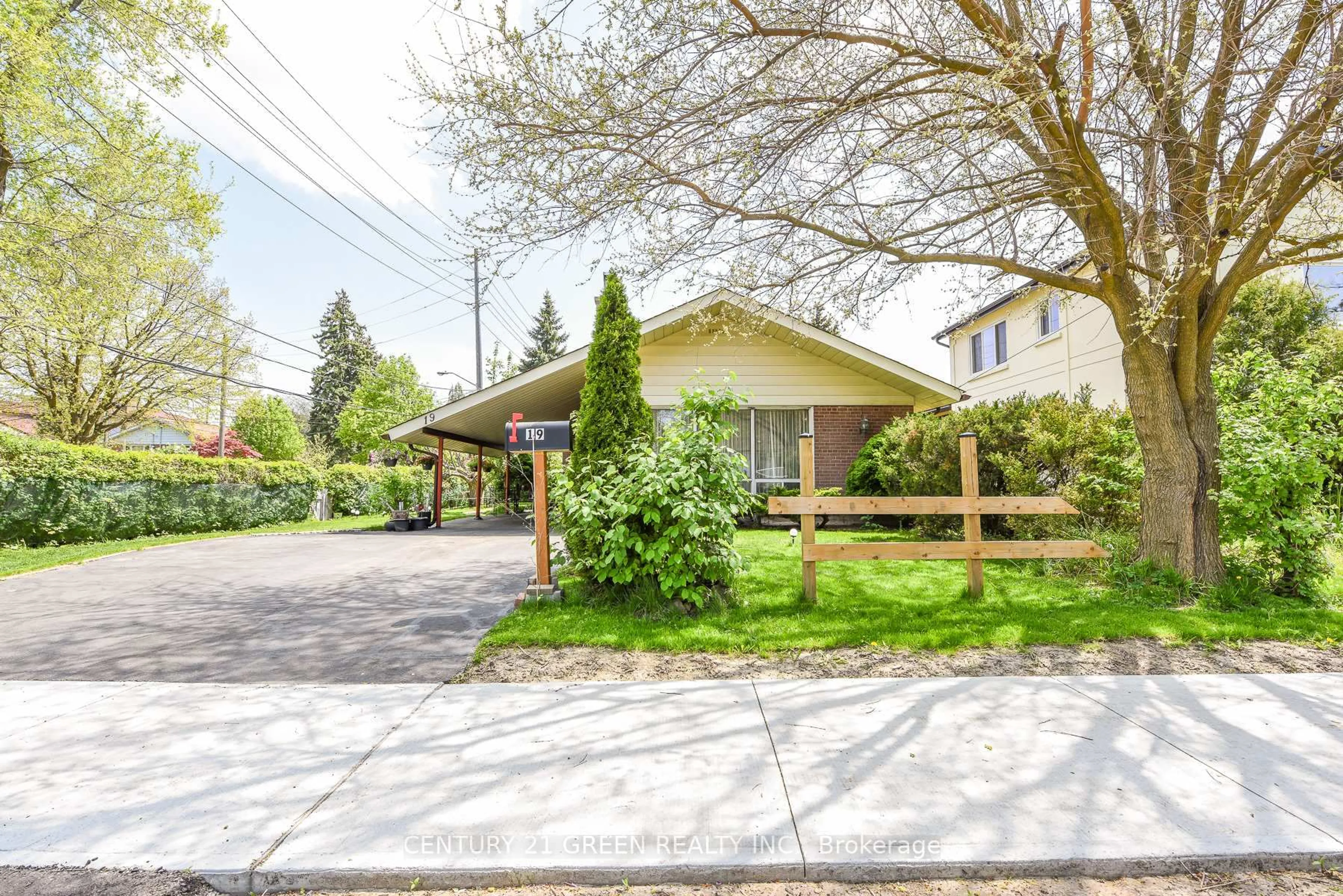 Patio, street for 19 Eriksdale Rd, Toronto Ontario M9C 2B8