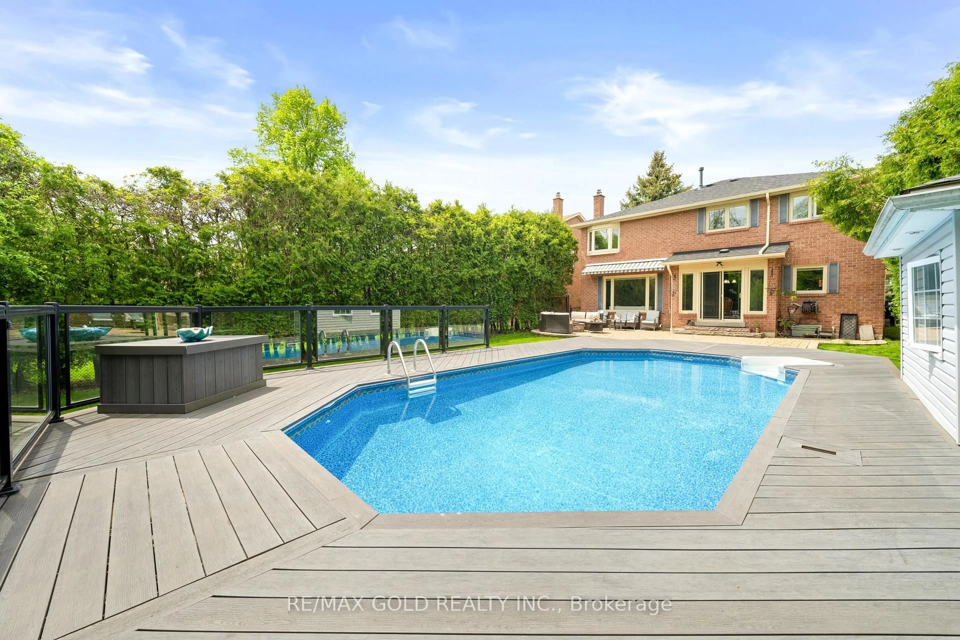 Pool for 122 Barr Cres, Brampton Ontario L6Z 3C8