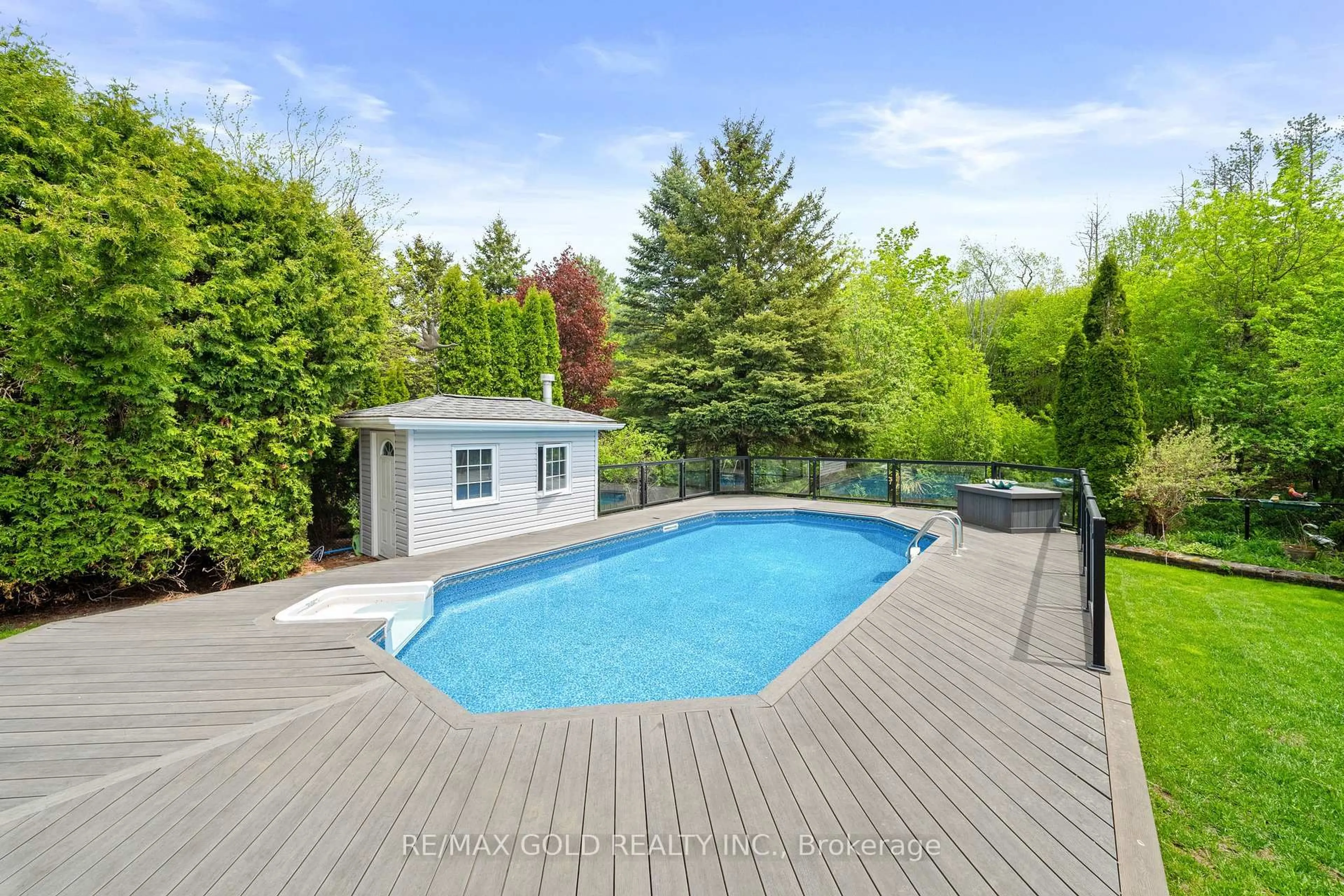 Pool for 122 Barr Cres, Brampton Ontario L6Z 3C8