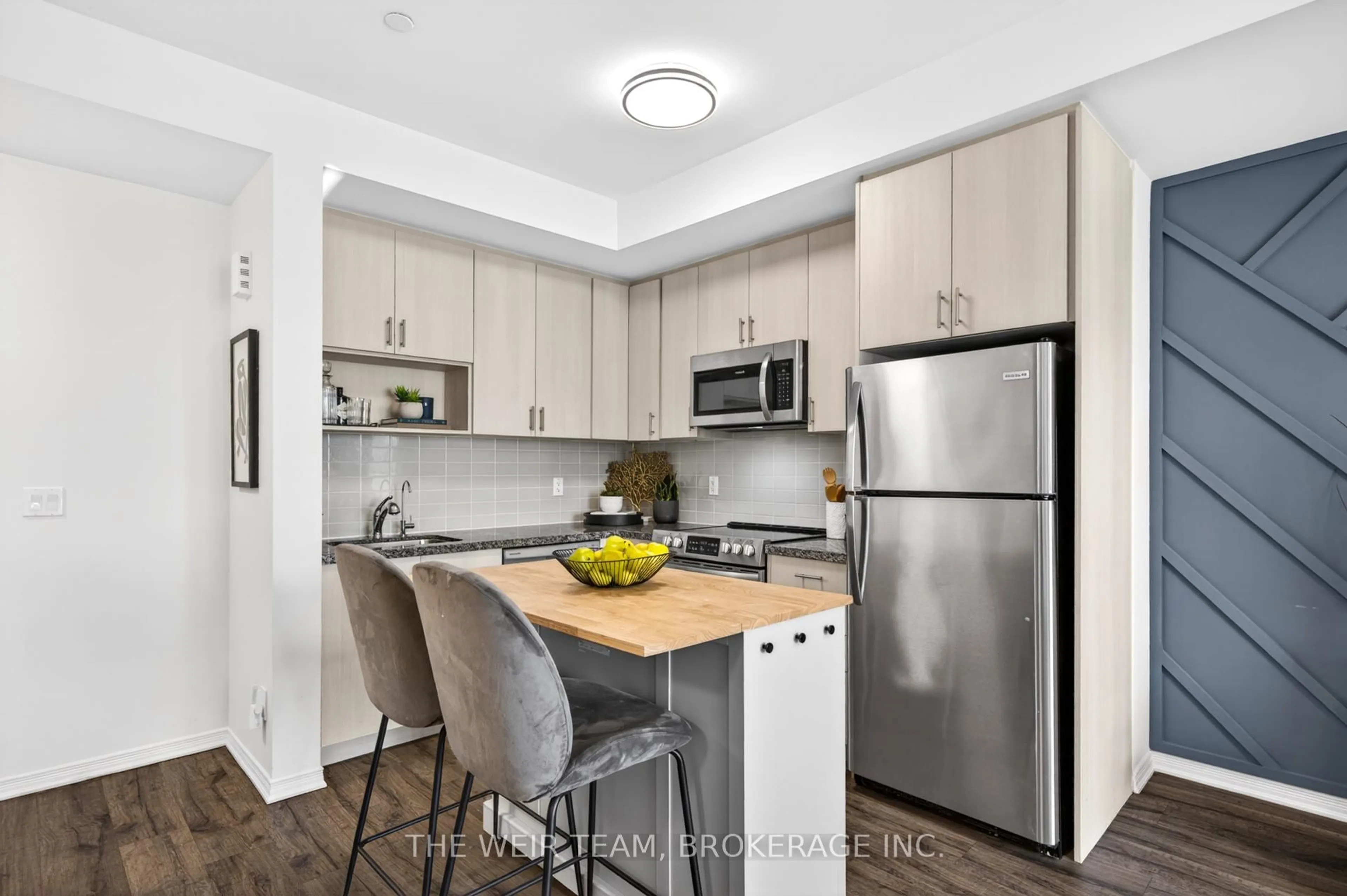 Standard kitchen, unknown for 1120 Briar Hill Ave #308, Toronto Ontario M6B 0A9