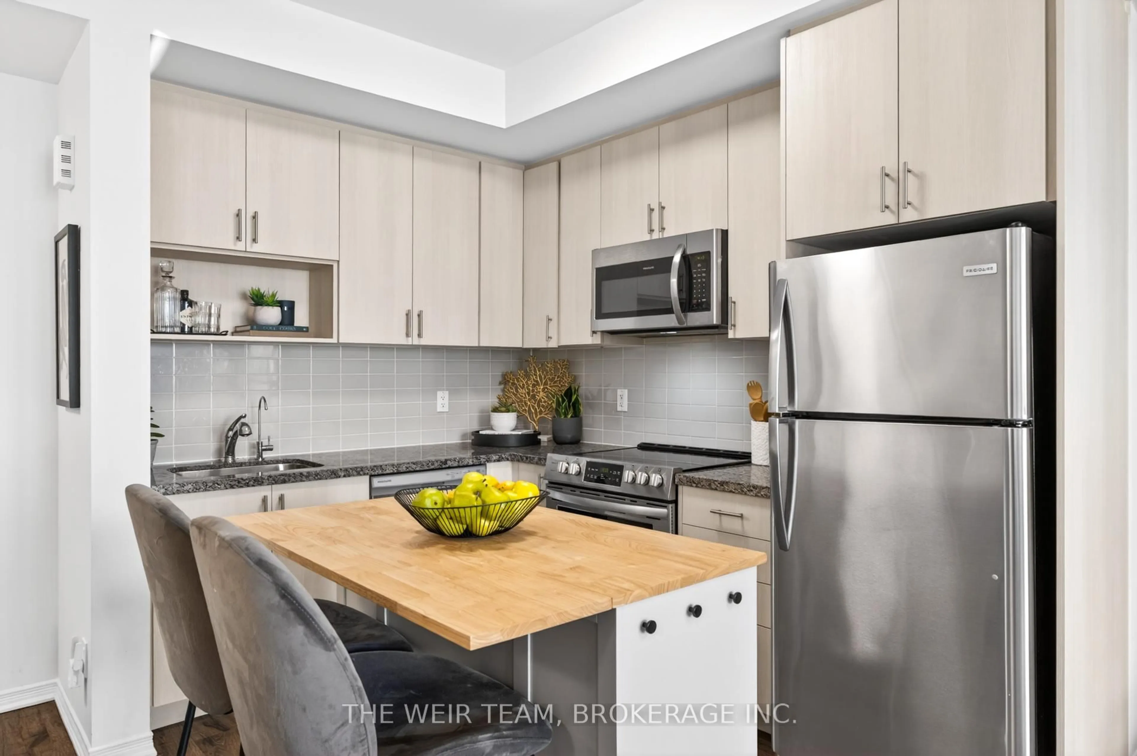 Unknown for 1120 Briar Hill Ave #308, Toronto Ontario M6B 0A9