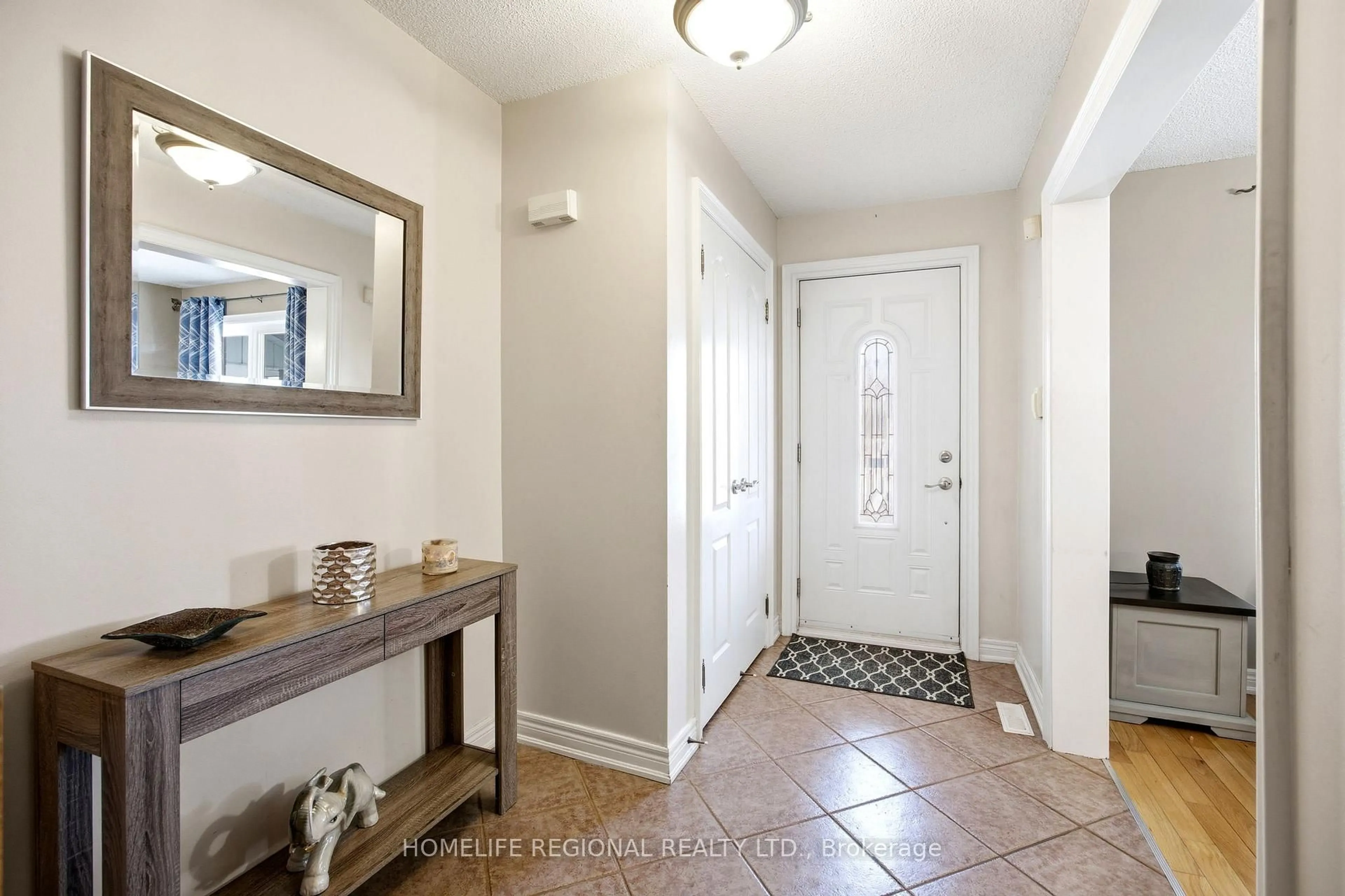 Indoor entryway for 122 Beaver Terr, Toronto Ontario M6H 4G8