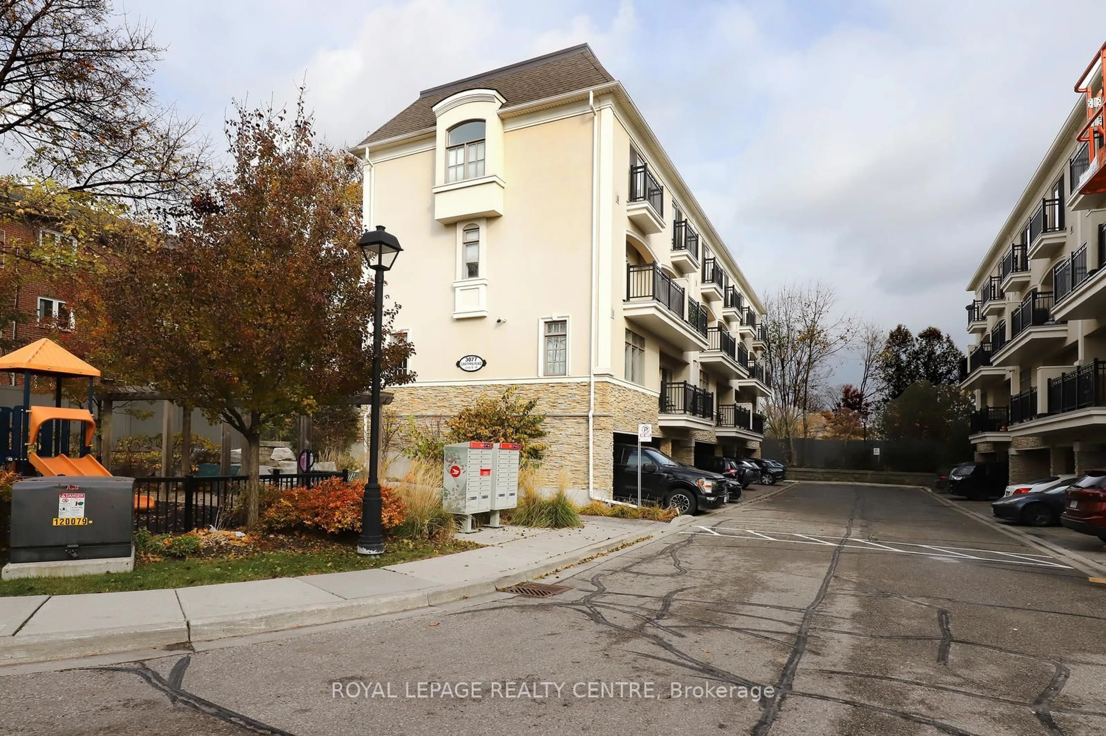 Unknown for 3077 Cawthra Rd #10, Mississauga Ontario L5A 2X4