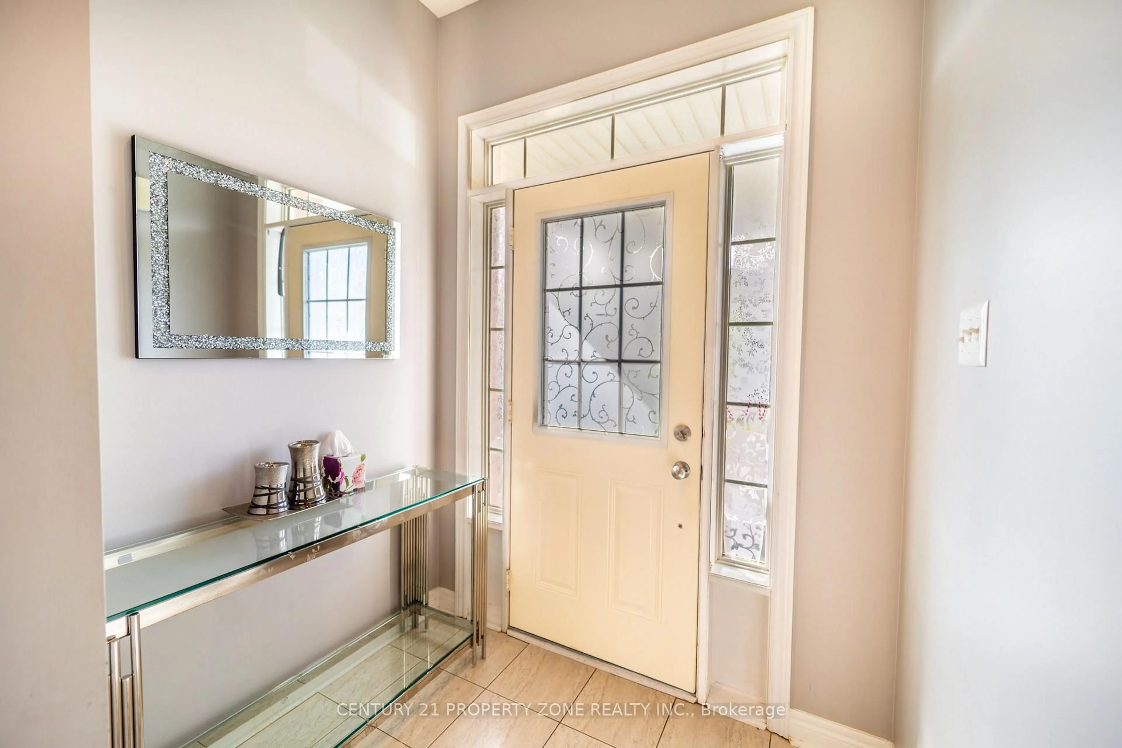Indoor entryway for 5324 Bellaggio Cres, Mississauga Ontario L5V 0C9