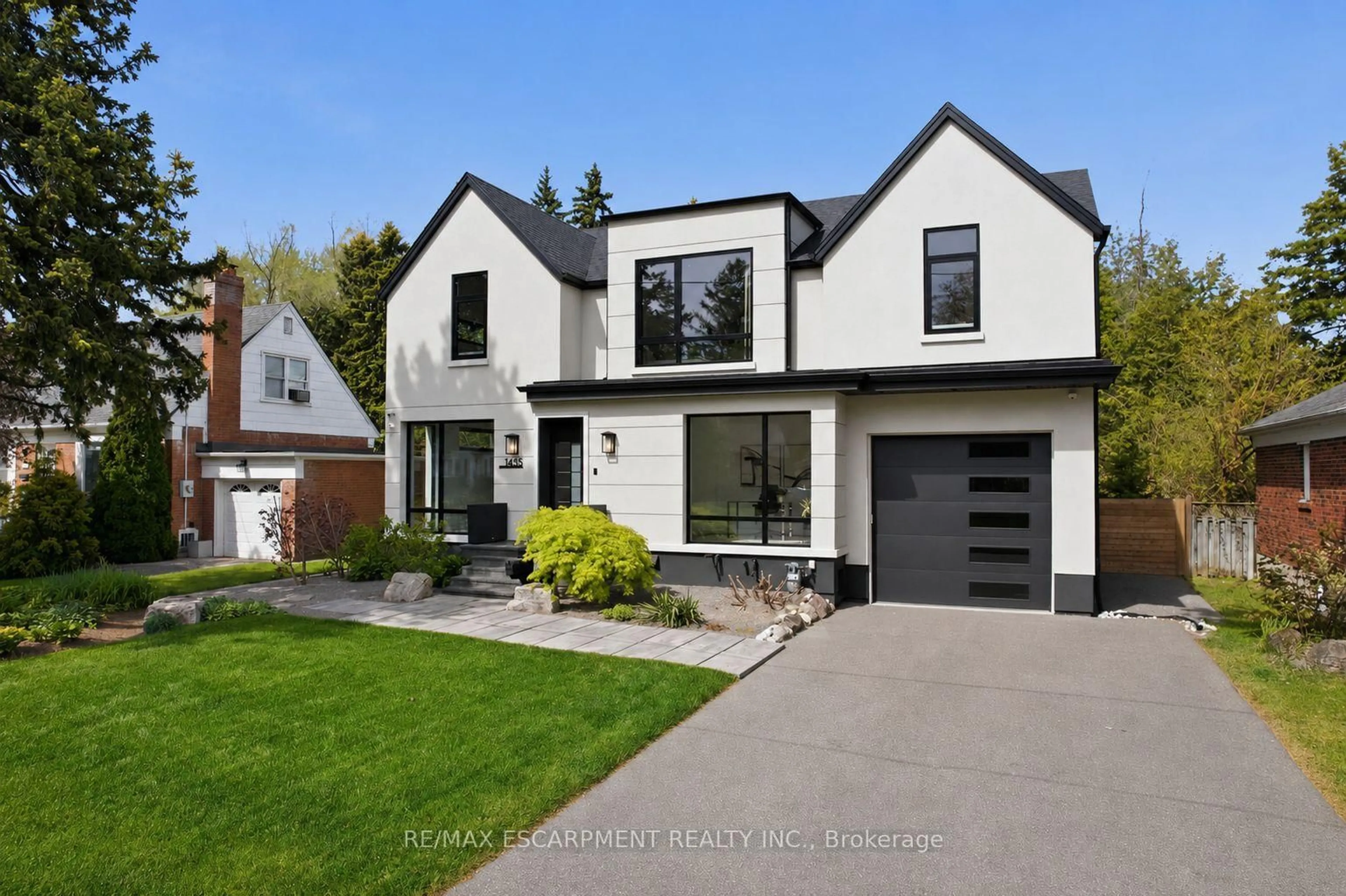 Home with brick exterior material, street for 1435 Applewood Rd, Mississauga Ontario L5E 2L9