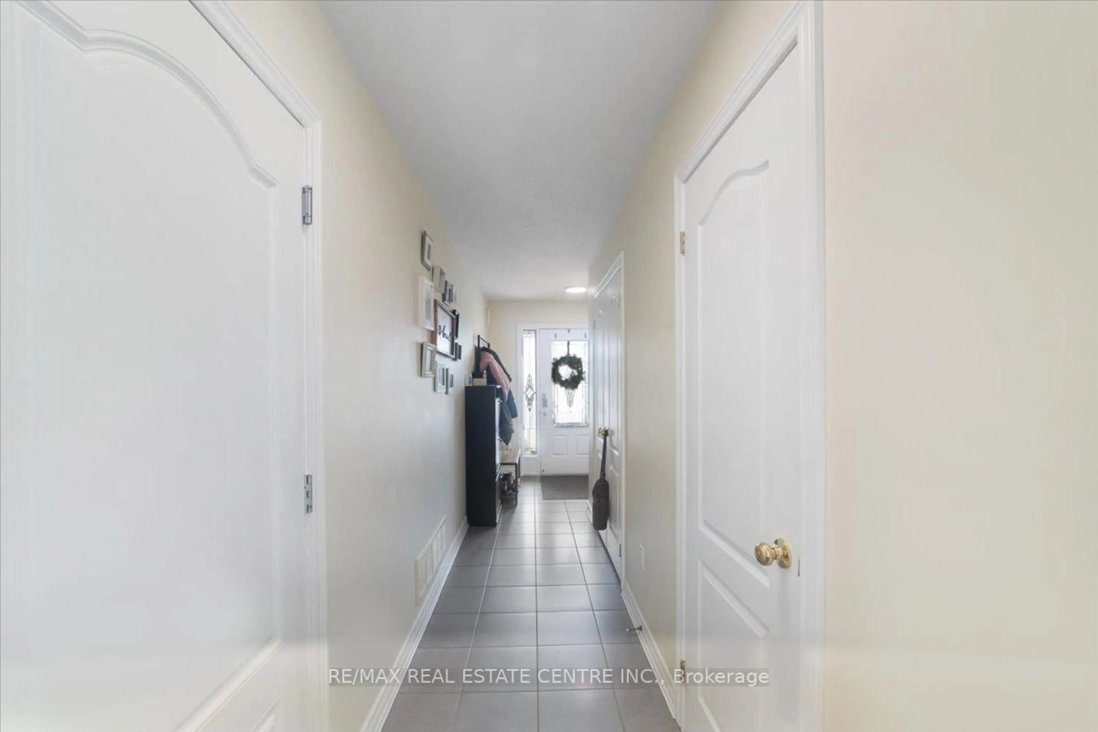Indoor entryway for 1 Laverty Cres, Orangeville Ontario L9W 6T1