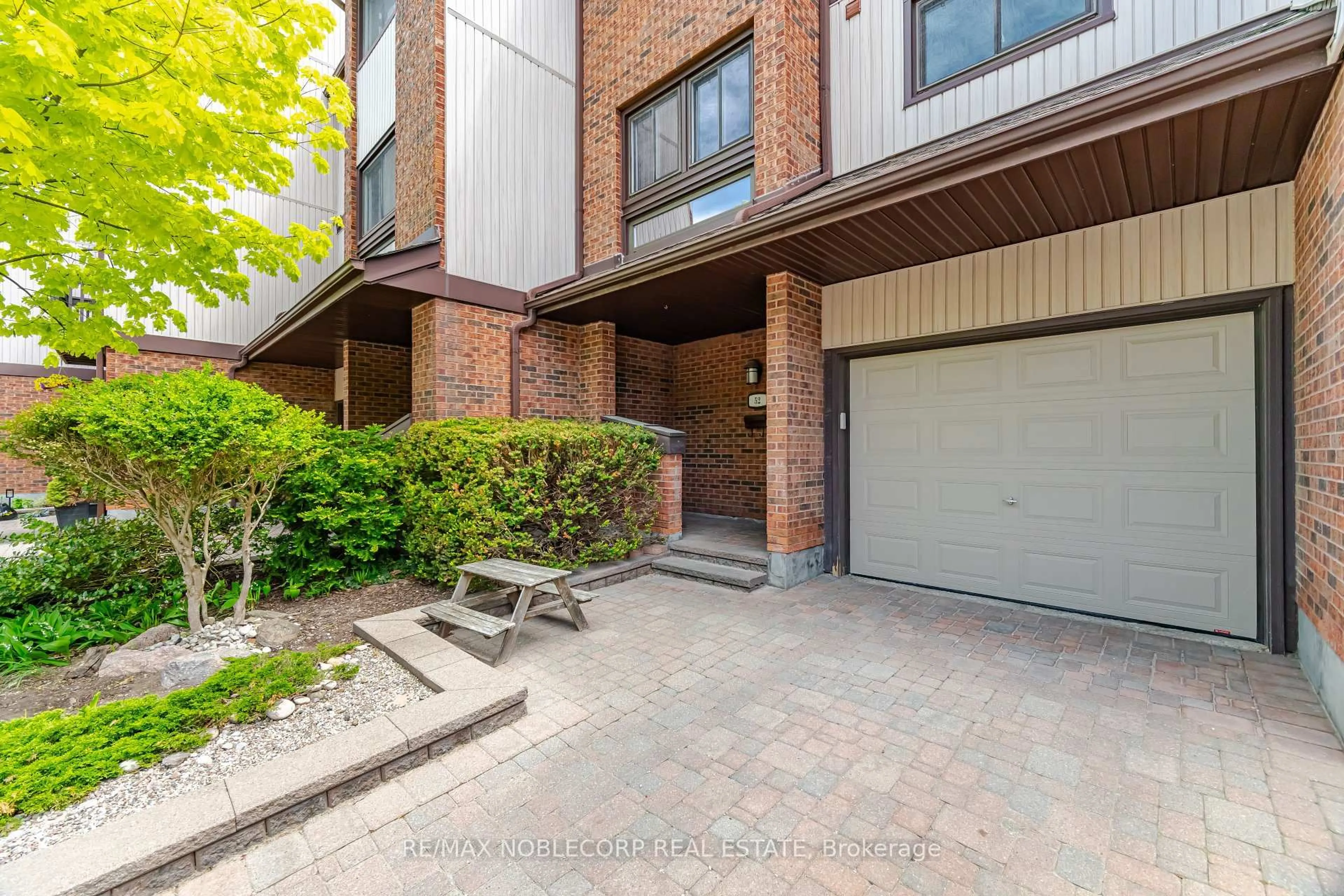 Unknown for 1080 Walden Circ #52, Mississauga Ontario L5J 4J9