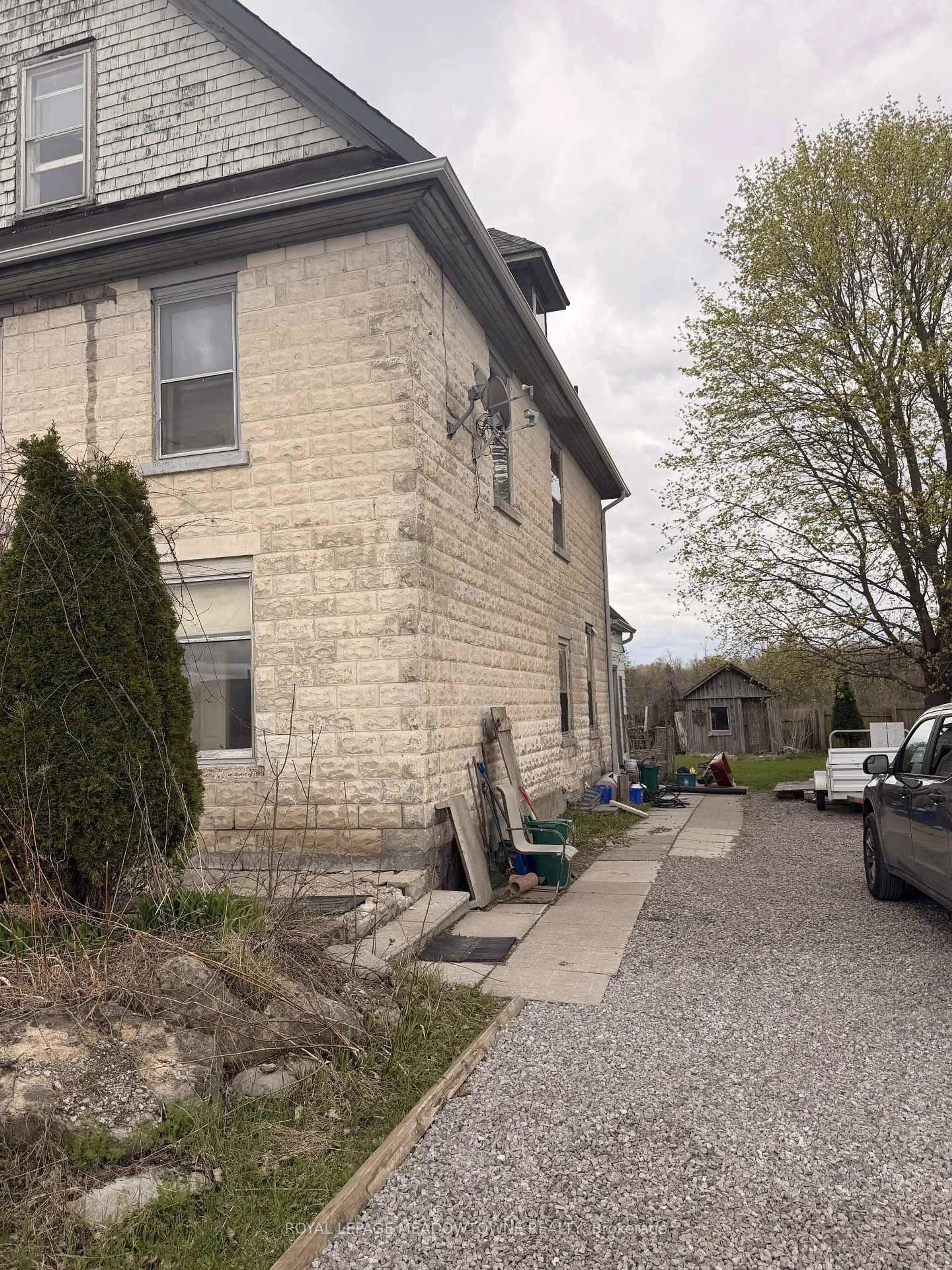A pic from outside/outdoor area/front of a property/back of a property/a pic from drone, street for 9072 Guelph Junction Rd, Milton Ontario L0P 1B0