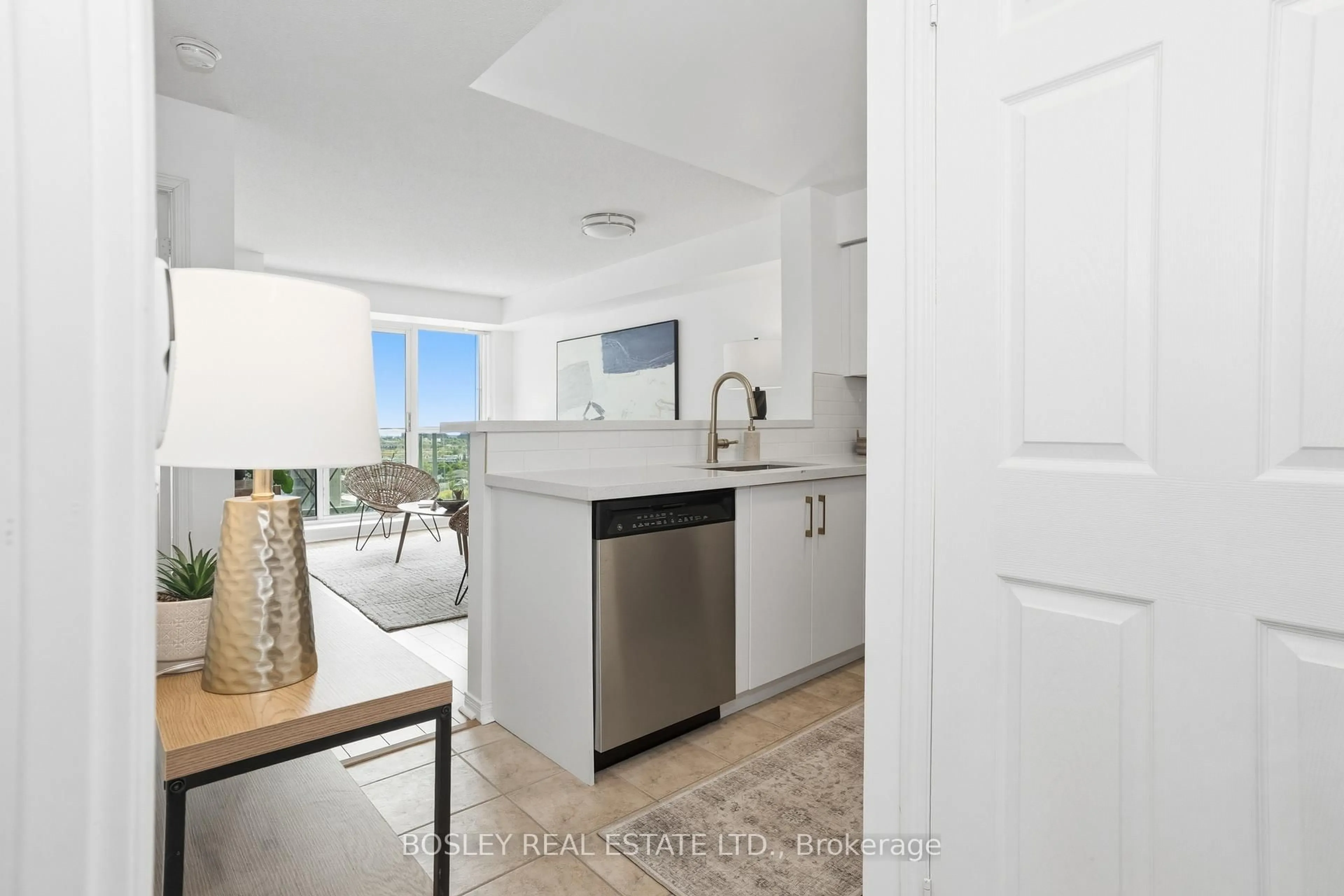 Open concept kitchen, unknown for 7 Michael Power Pl #LPH06, Toronto Ontario M9A 0A4