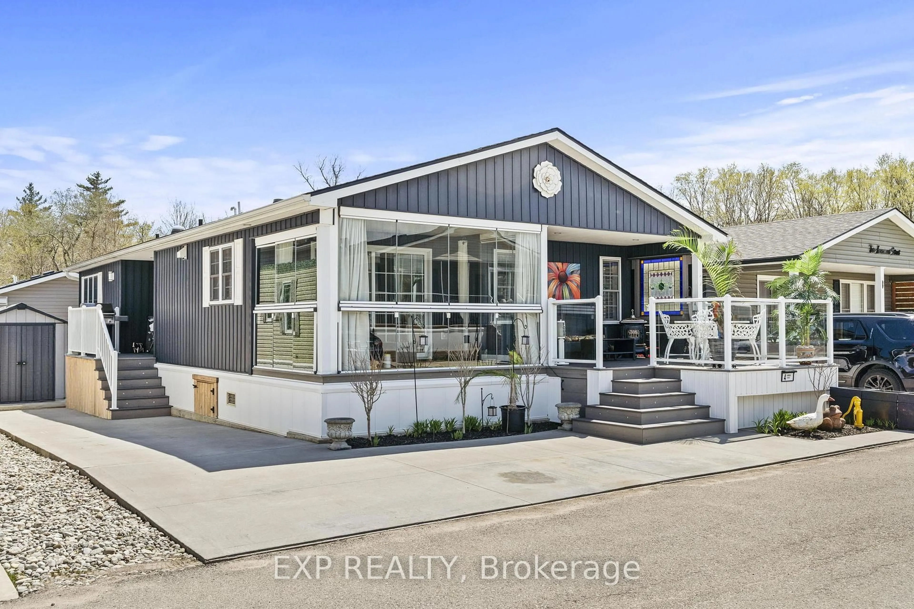 Home with vinyl exterior material, street for 4449 Milburough Line #4 Ironwood, Burlington Ontario L7P 0C5