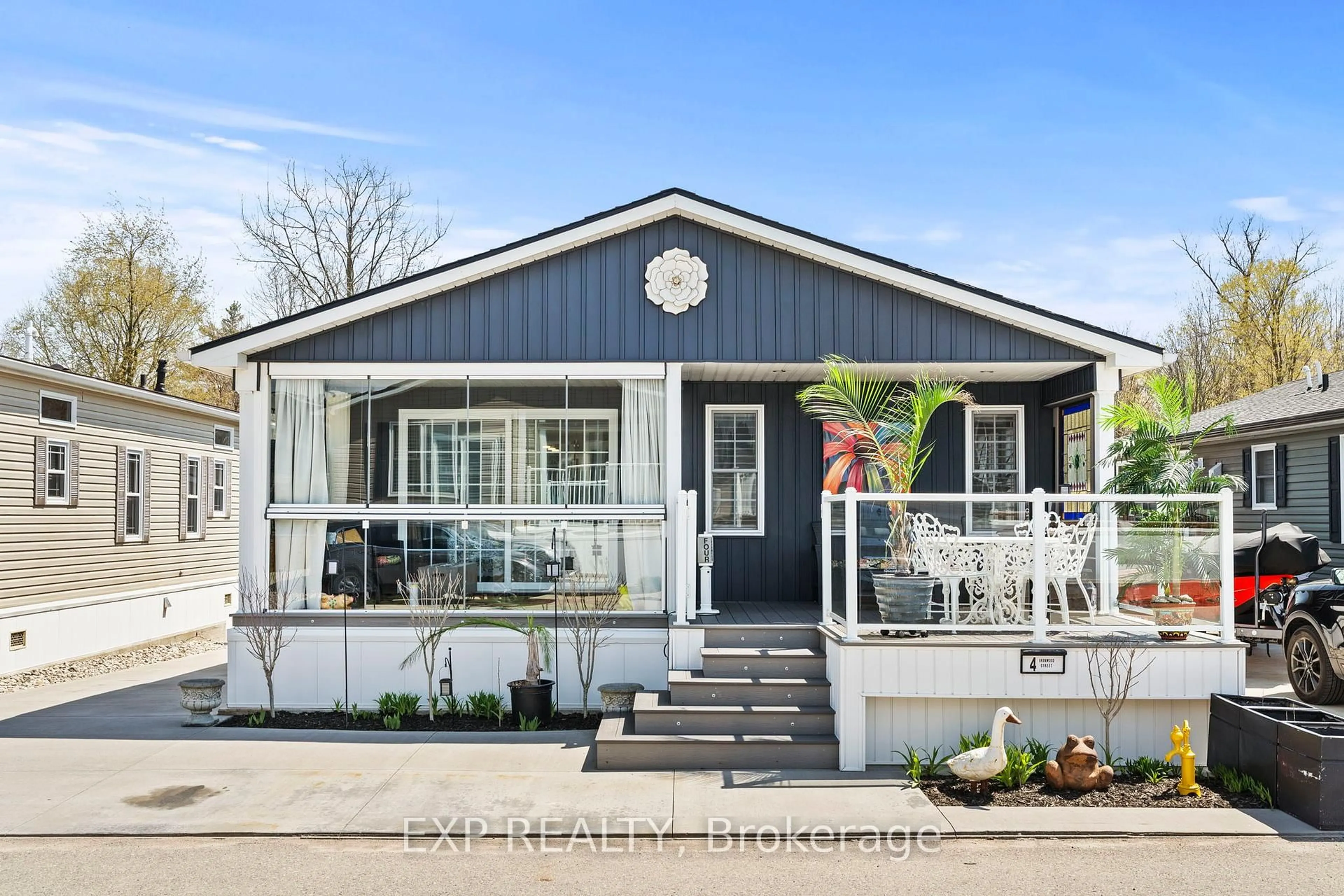 Home with vinyl exterior material, street for 4449 Milburough Line #4 Ironwood, Burlington Ontario L7P 0C5