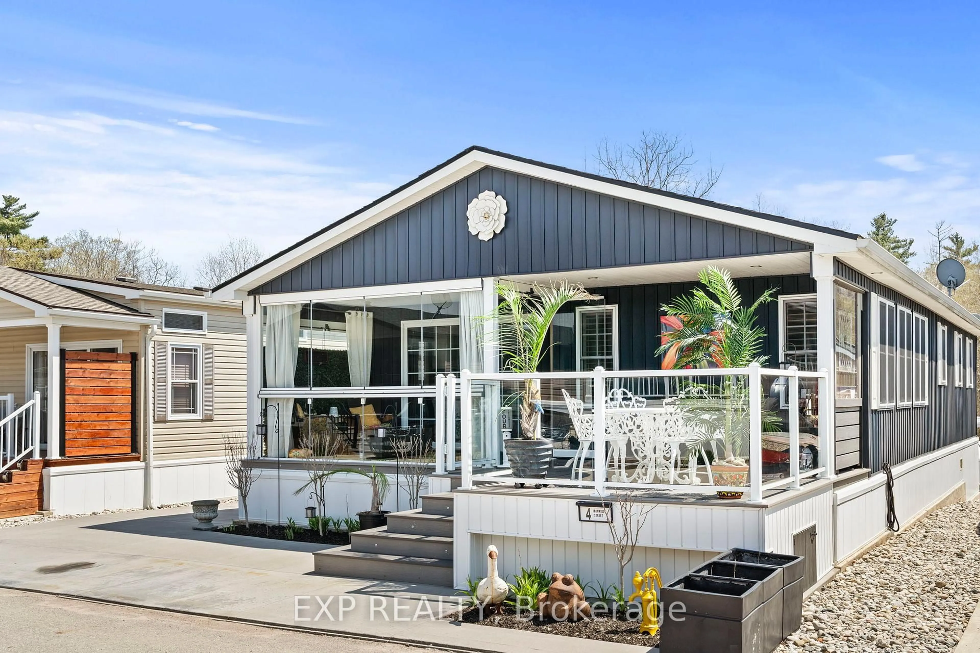 Home with vinyl exterior material, street for 4449 Milburough Line #4 Ironwood, Burlington Ontario L7P 0C5