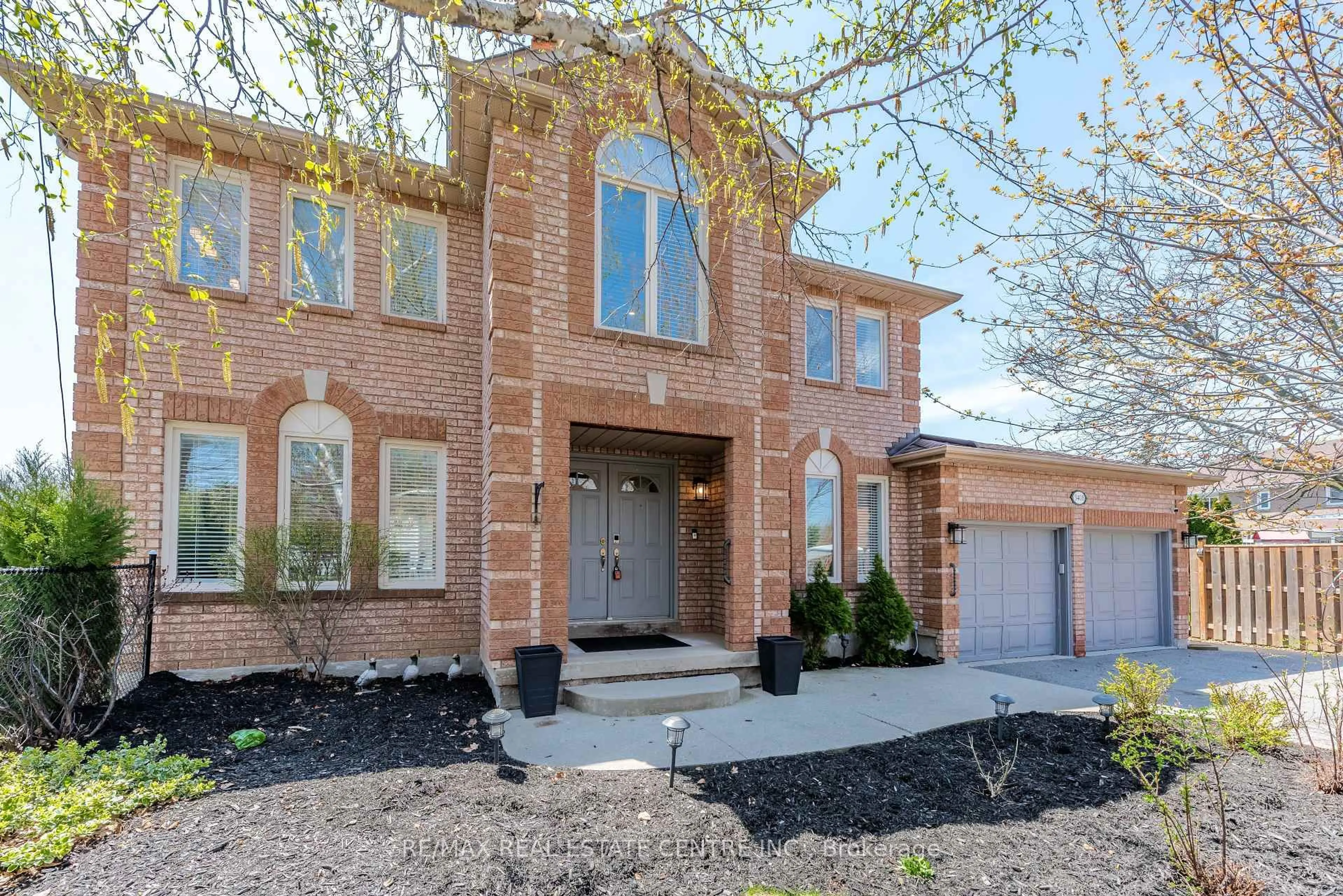 Home with brick exterior material, street for 3408 Trelawny Circ, Mississauga Ontario L5N 6N6