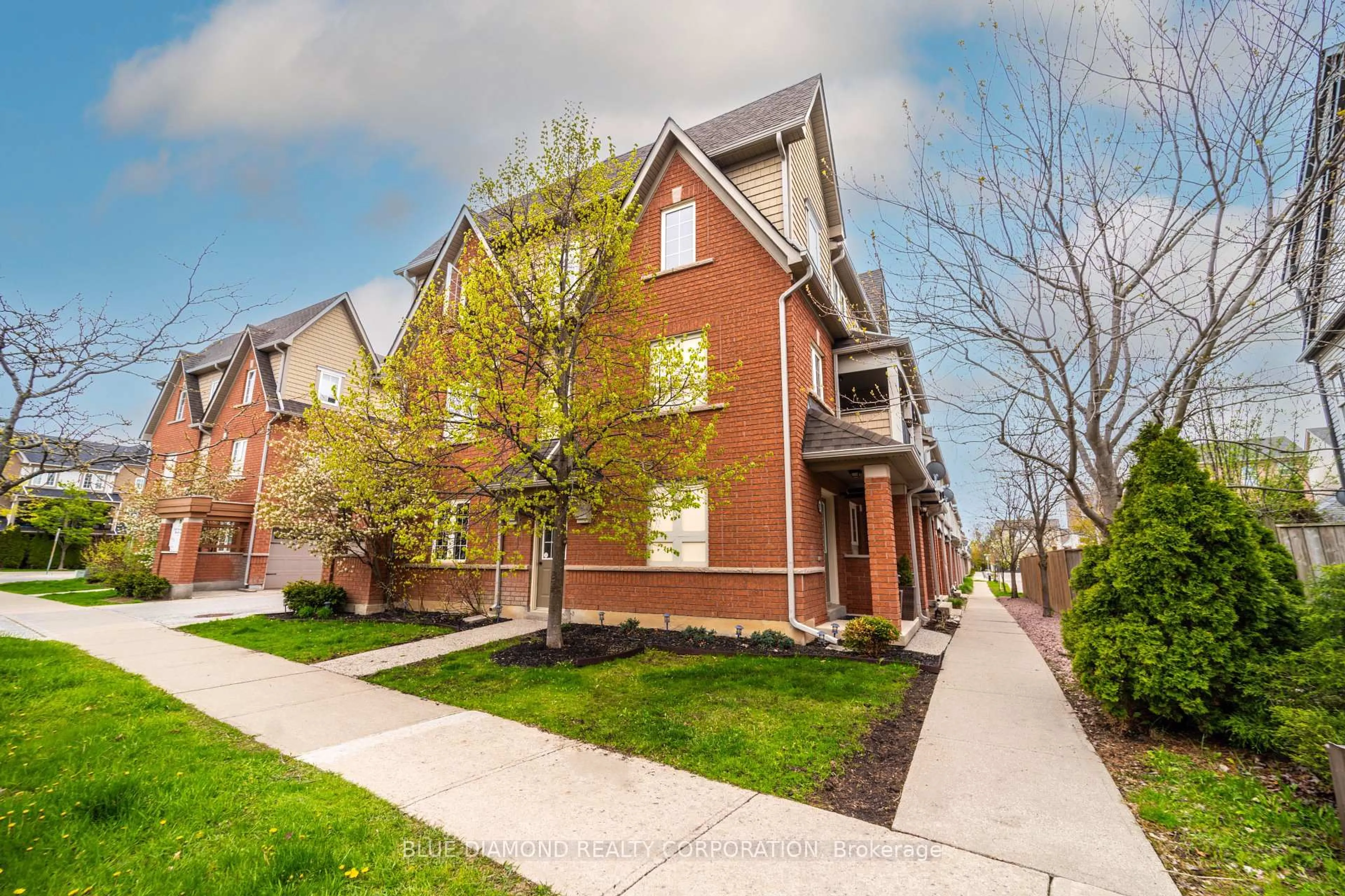 Home with brick exterior material, street for 2360 Parkhaven Blvd #14, Oakville Ontario L6H 7S6