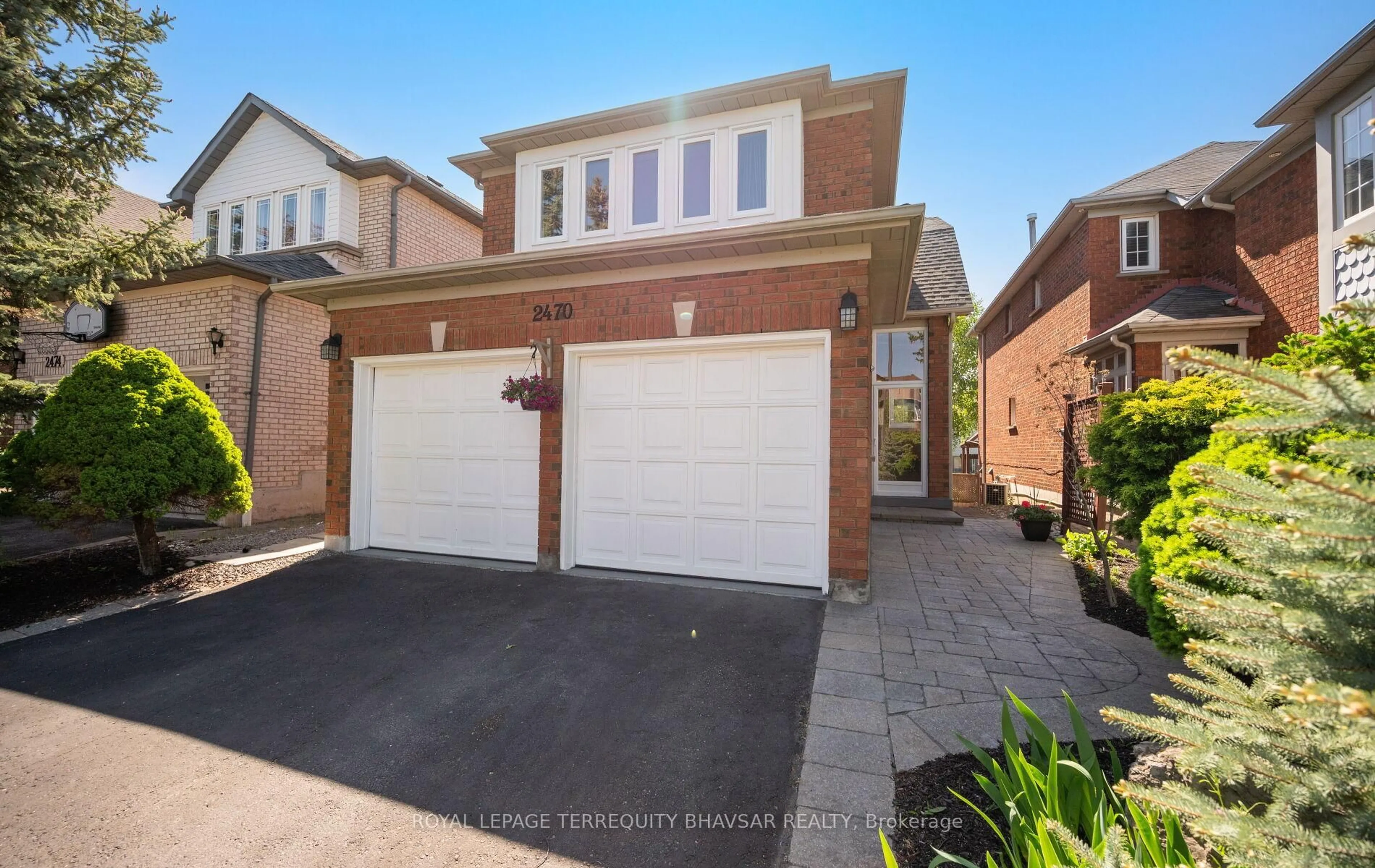 Home with brick exterior material, street for 2470 Strathmore Cres, Mississauga Ontario L5M 5K9