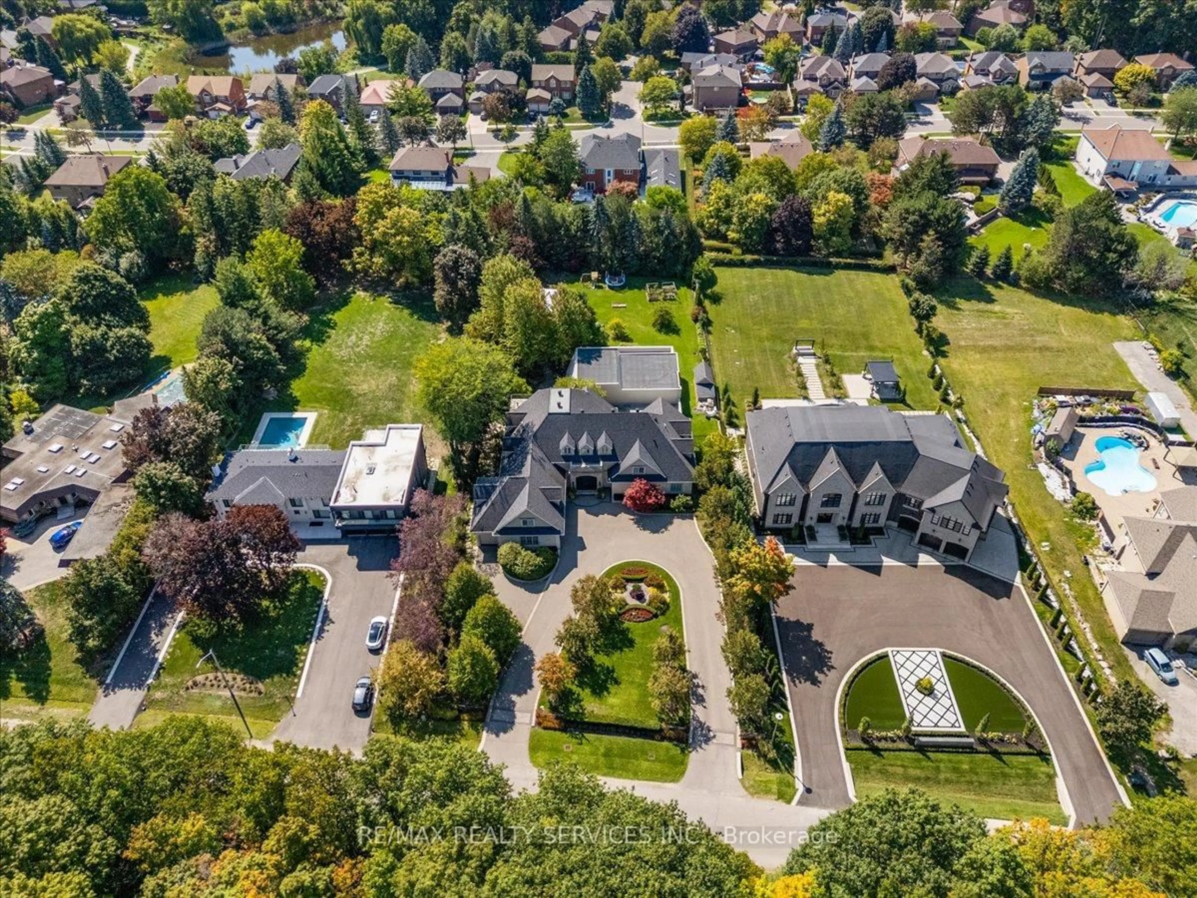 A pic from outside/outdoor area/front of a property/back of a property/a pic from drone, street for 574 Conservation Dr, Brampton Ontario L6Z 0B8