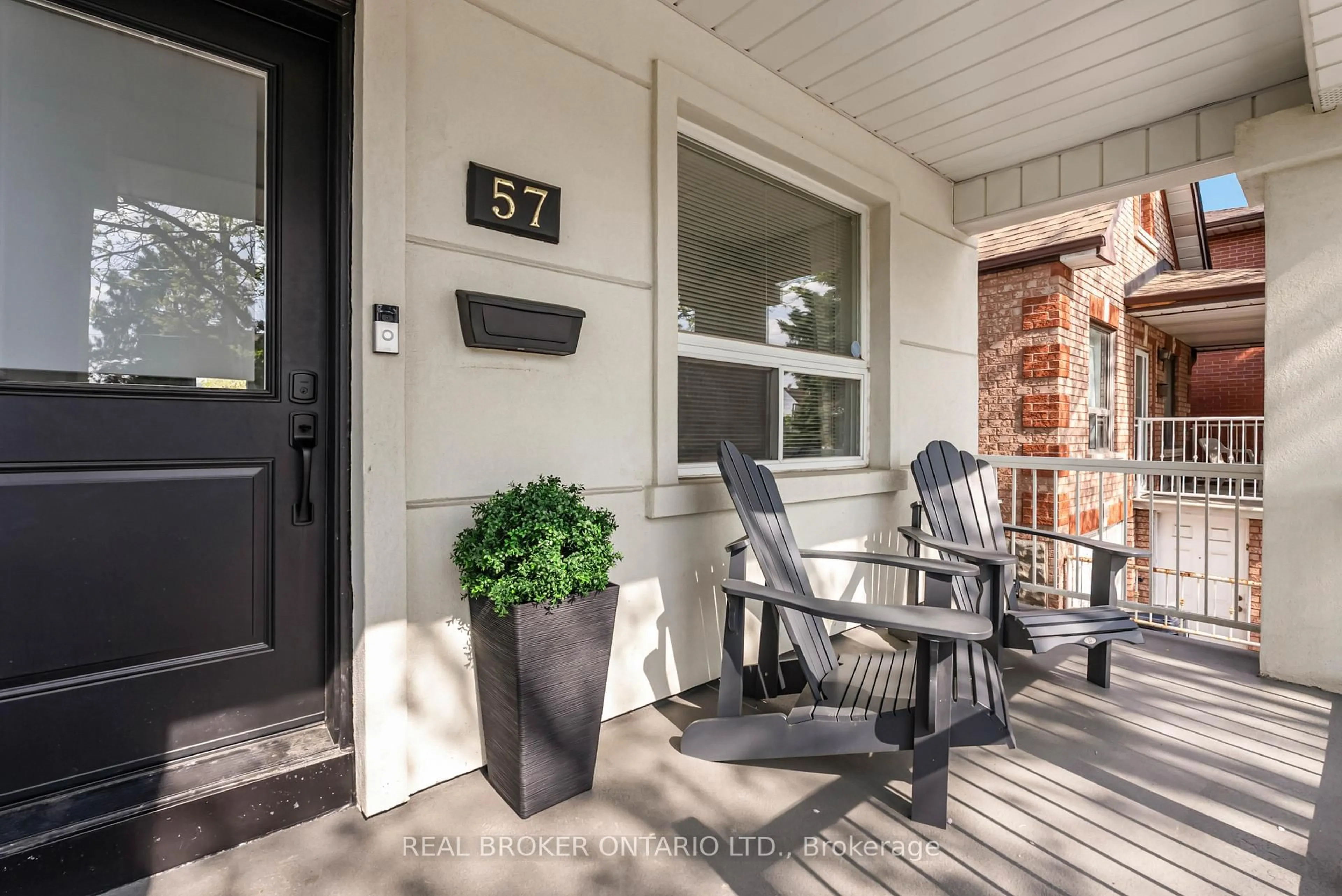 Indoor entryway for 57 Scott Rd, Toronto Ontario M6M 3T1