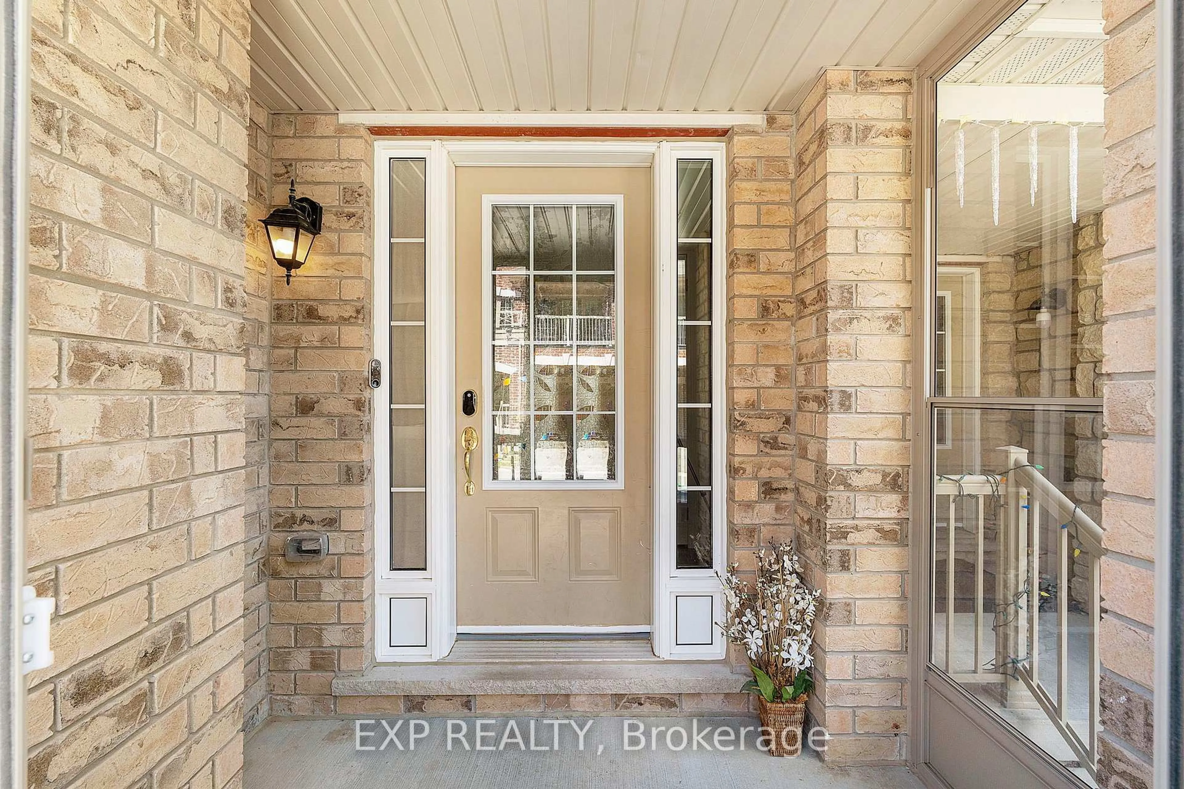 Indoor entryway for 38 Miami Grve, Brampton Ontario L6Z 0H7