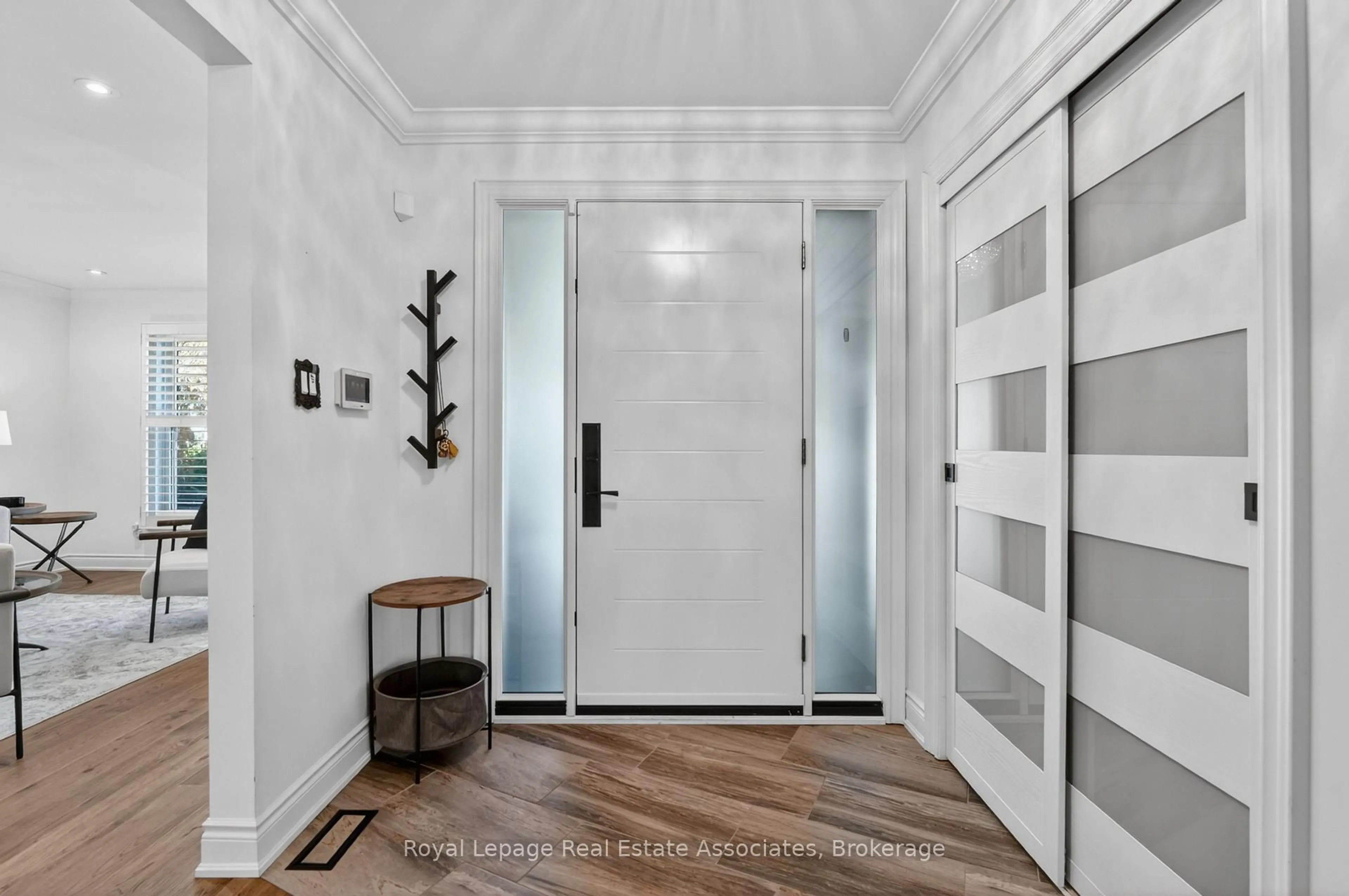 Indoor entryway for 174 Cheverie St, Oakville Ontario L6J 6C4