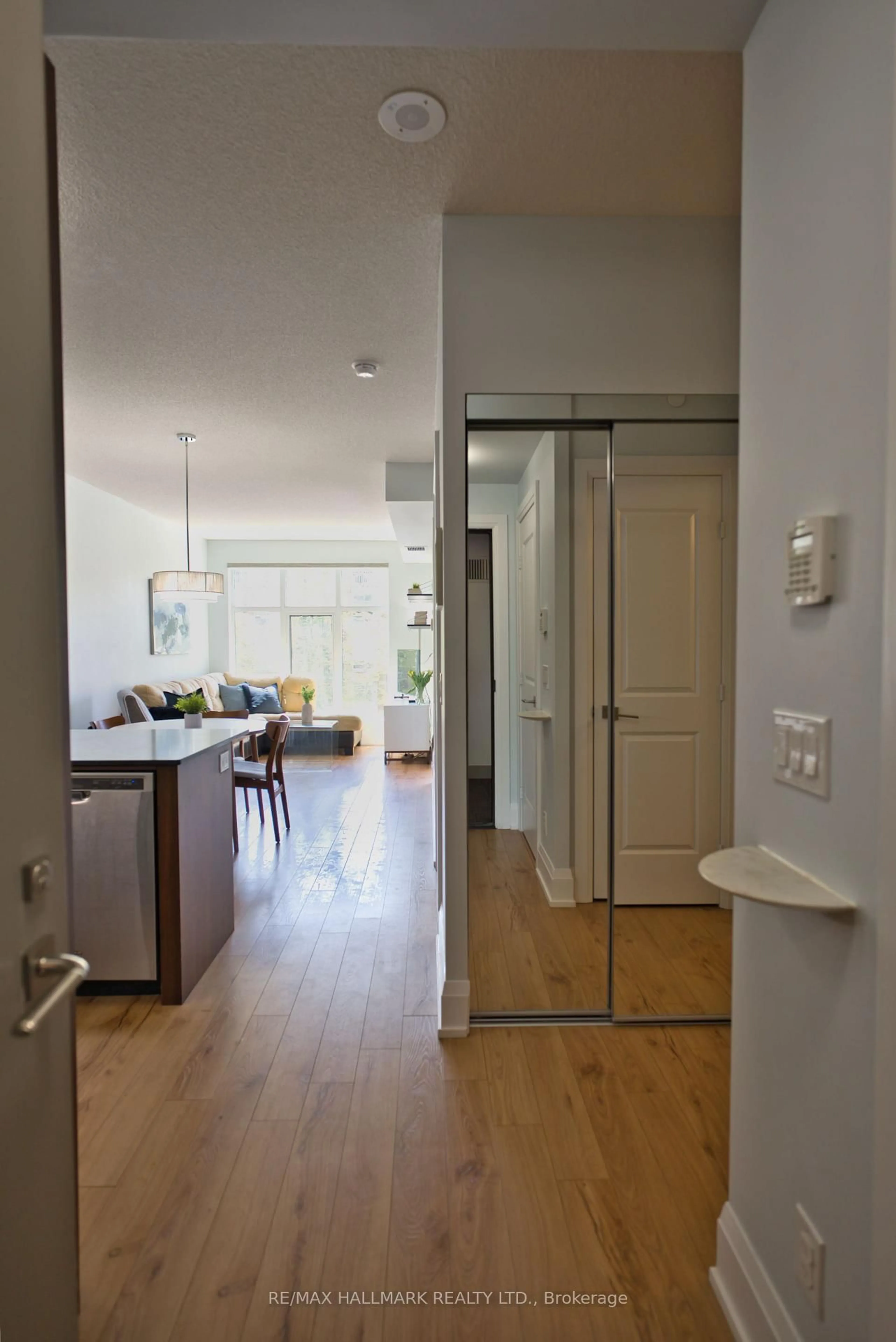 Indoor entryway for 2 Old Mill Dr #316, Toronto Ontario M6S 0A2