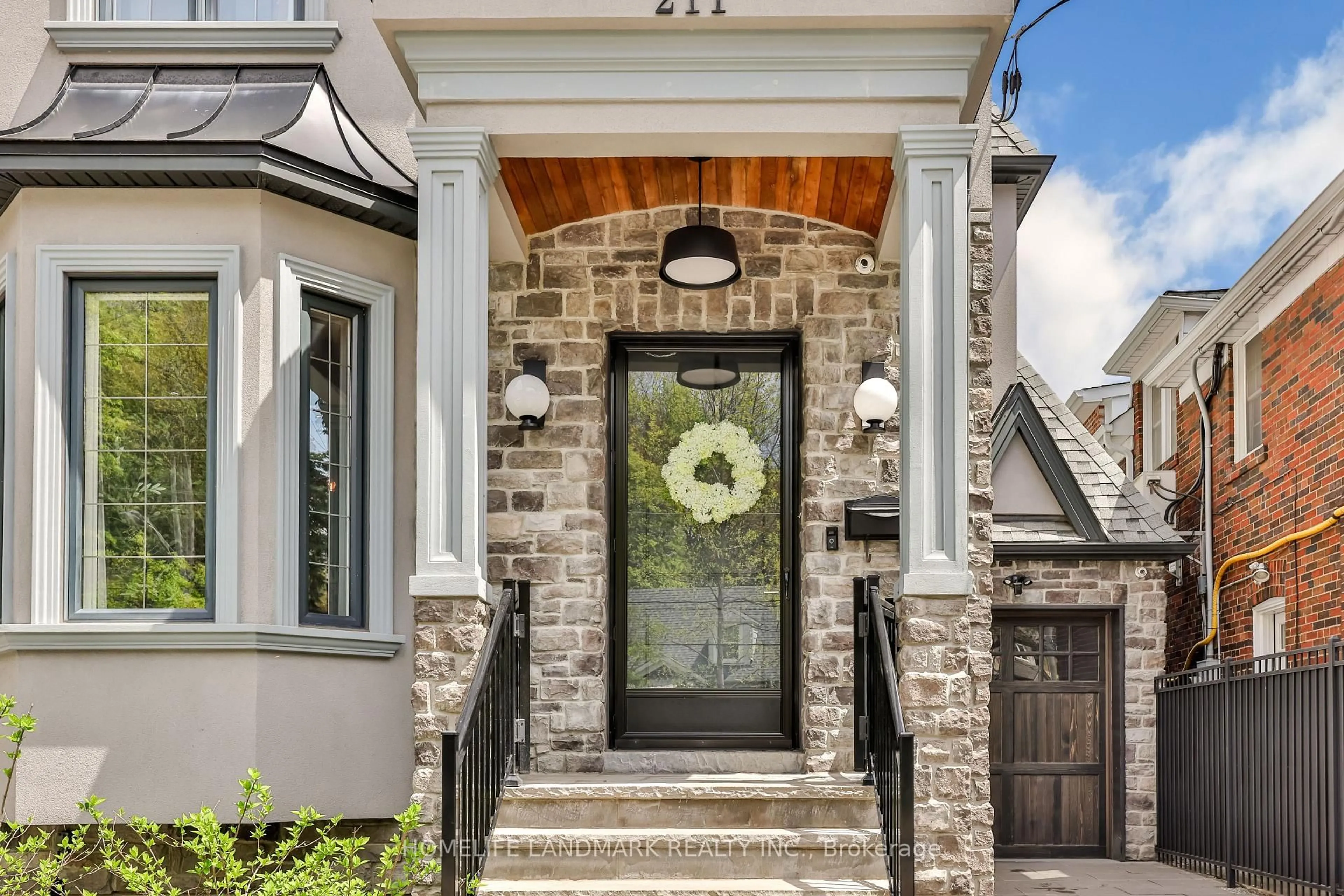 Indoor entryway for 211 South Kingsway Way, Toronto Ontario M6S 3T8