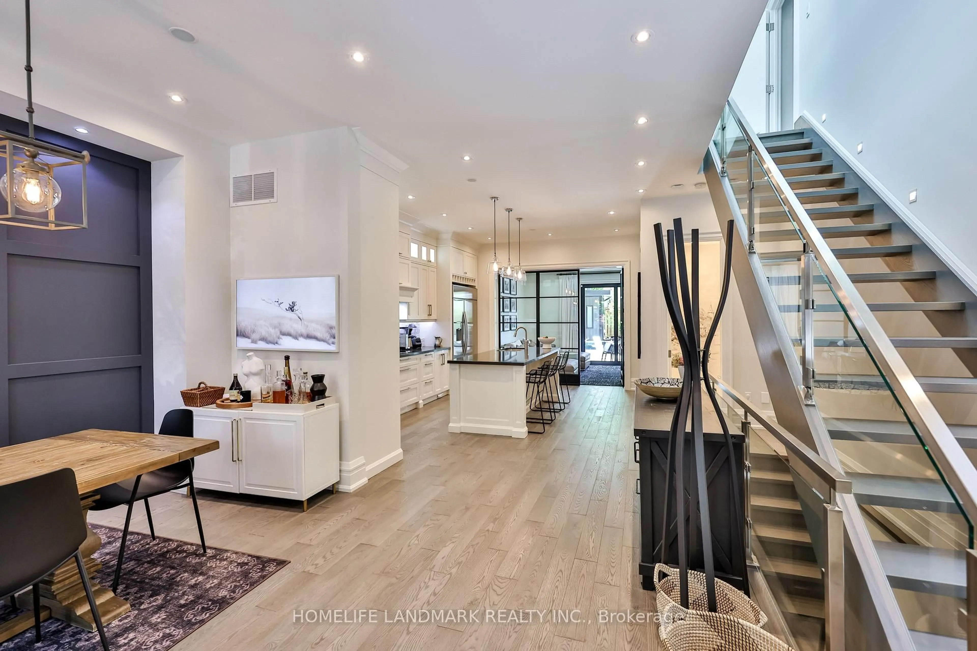 Unknown for 211 South Kingsway Way, Toronto Ontario M6S 3T8