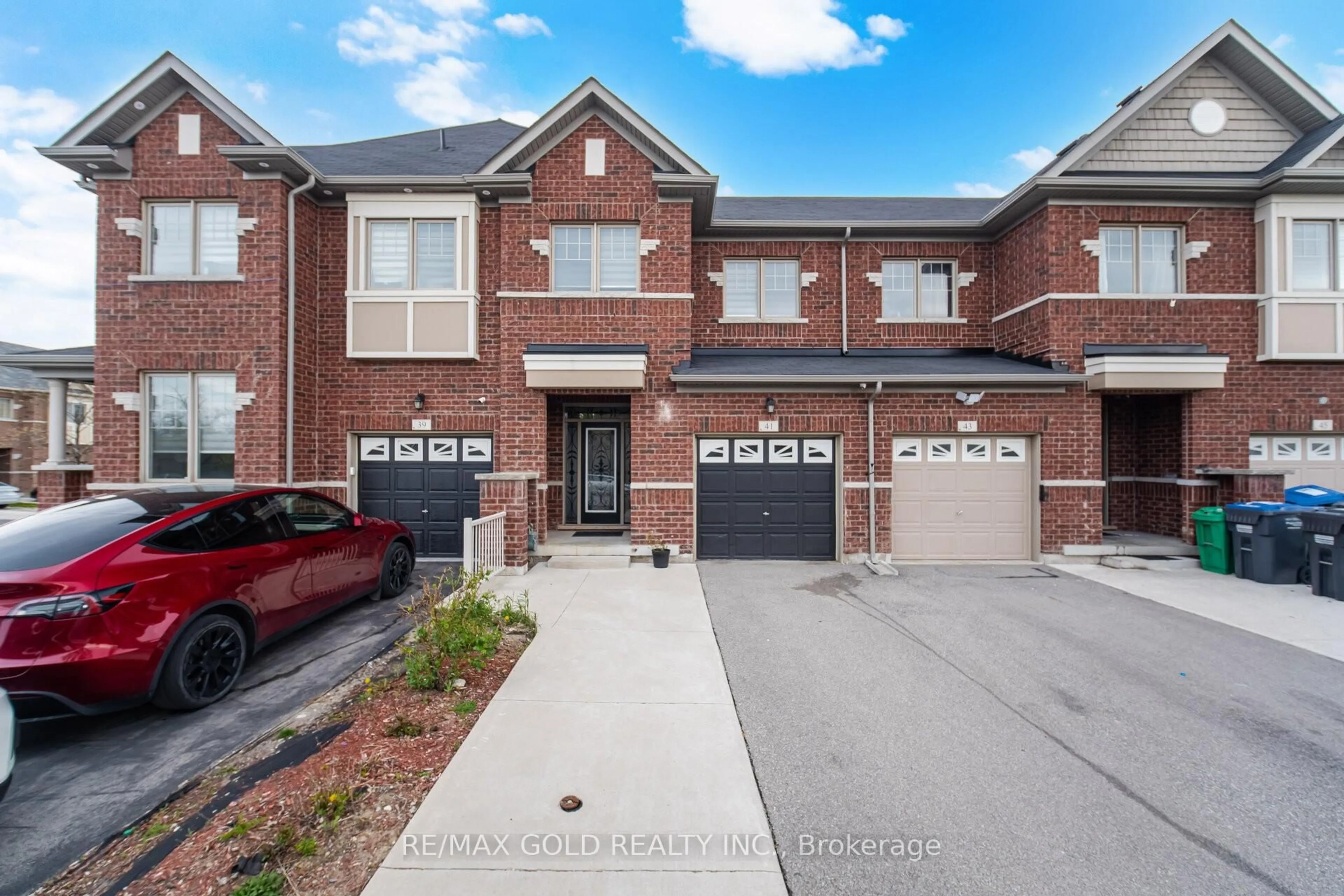 Home with brick exterior material, street for 41 Davenfield Circ, Brampton Ontario L6P 2P7