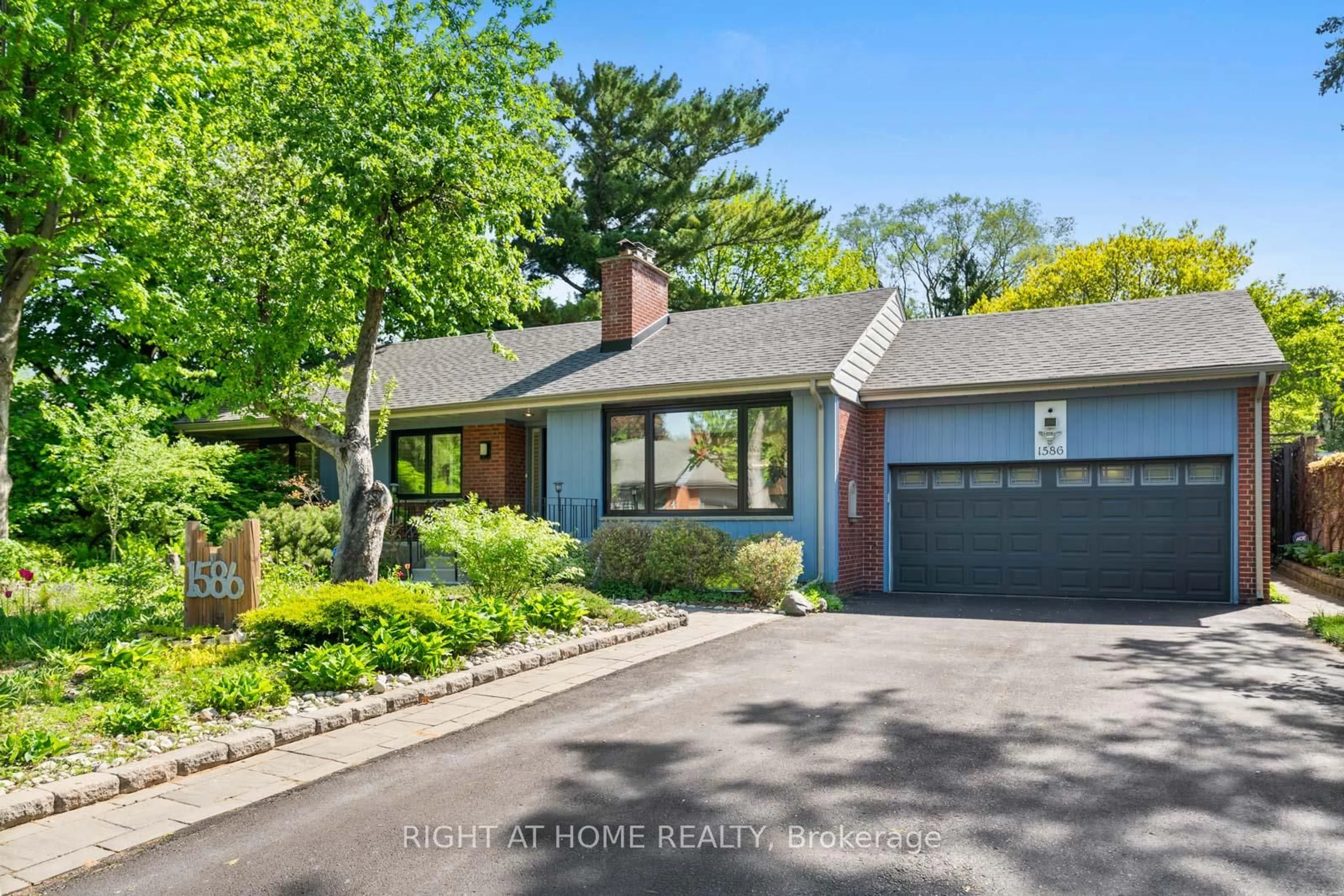 Home with brick exterior material, street for 1586 Rometown Dr, Mississauga Ontario L5E 2V1