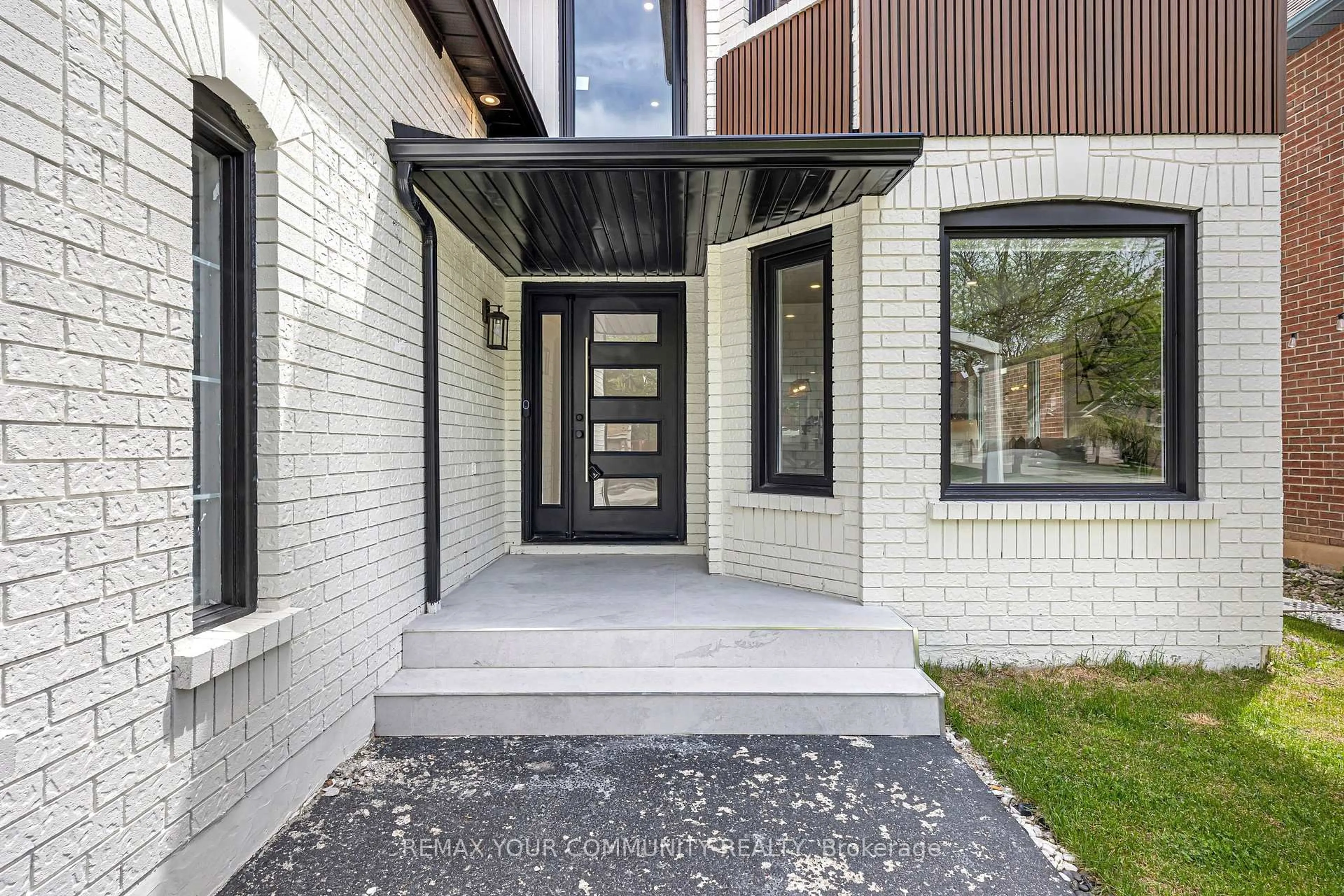 Home with brick exterior material, street for 2666 Burnford Tr, Mississauga Ontario L5M 5E1