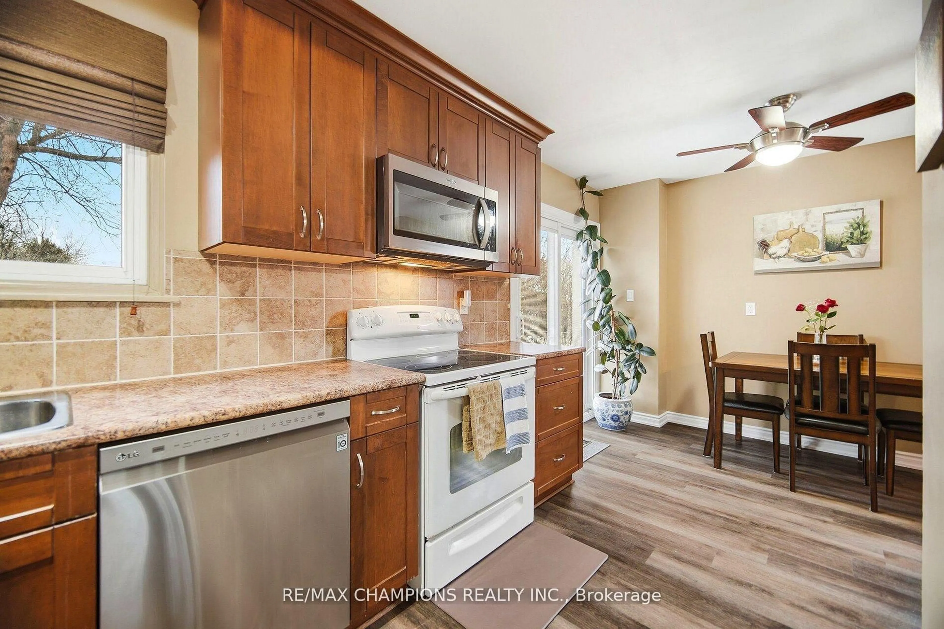 Standard kitchen, ceramic/tile floor for 64 Greenbriar Rd, Brampton Ontario L6S 2A5