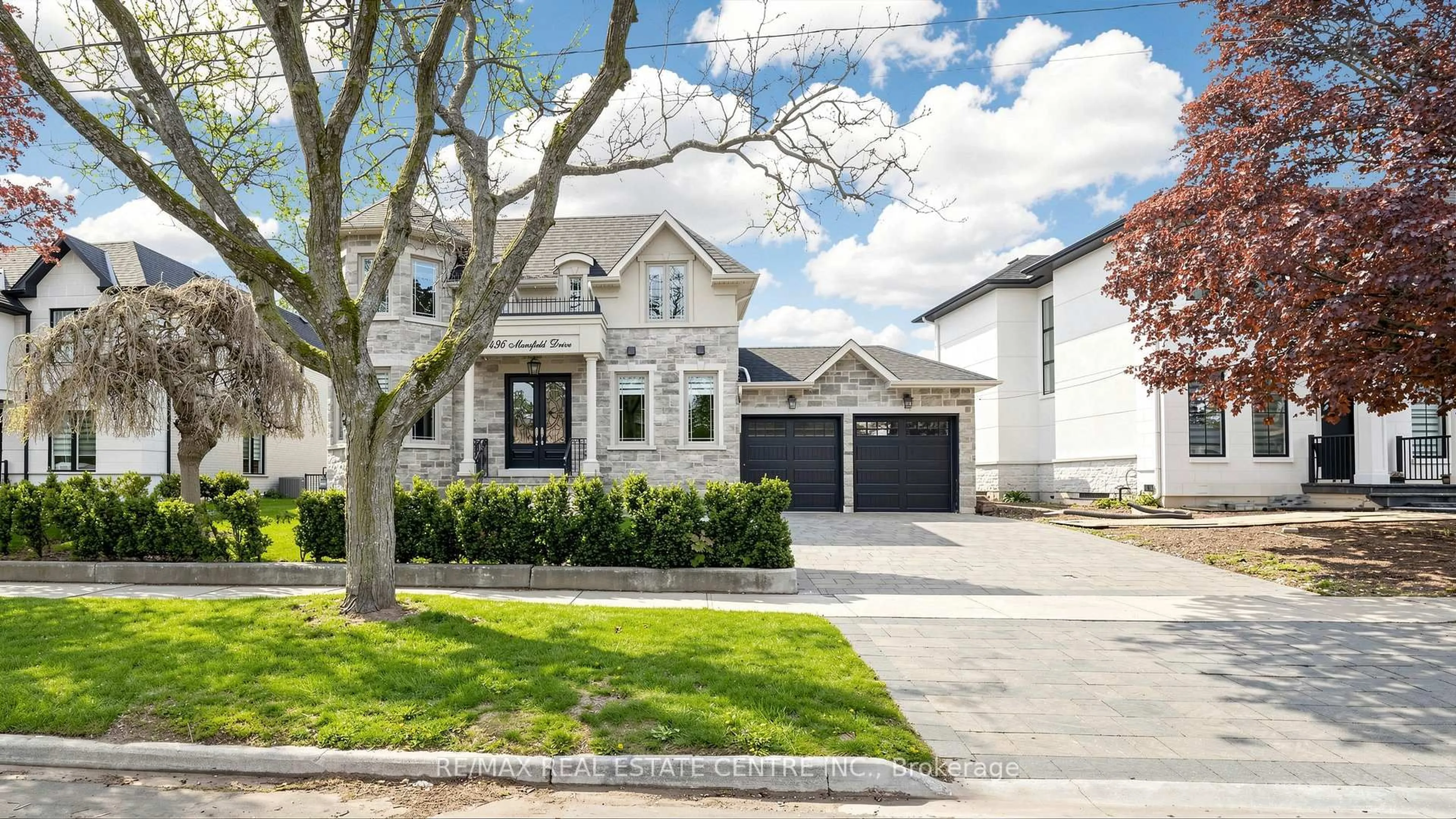 Home with brick exterior material, street for 1496 Mansfield Dr, Oakville Ontario L6H 1K4