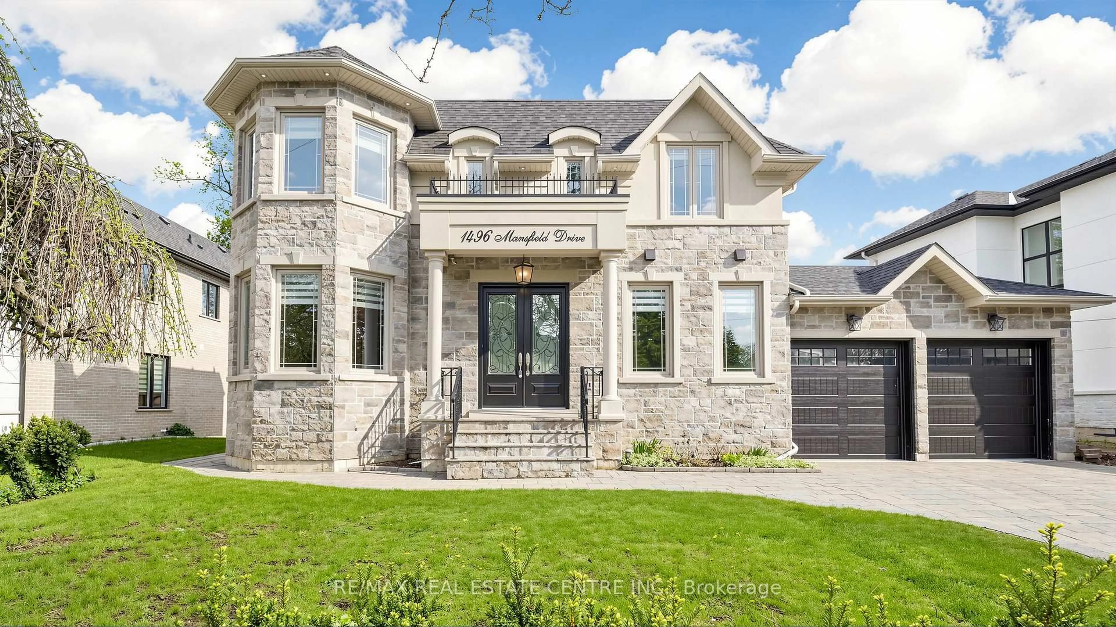 Home with brick exterior material, street for 1496 Mansfield Dr, Oakville Ontario L6H 1K4