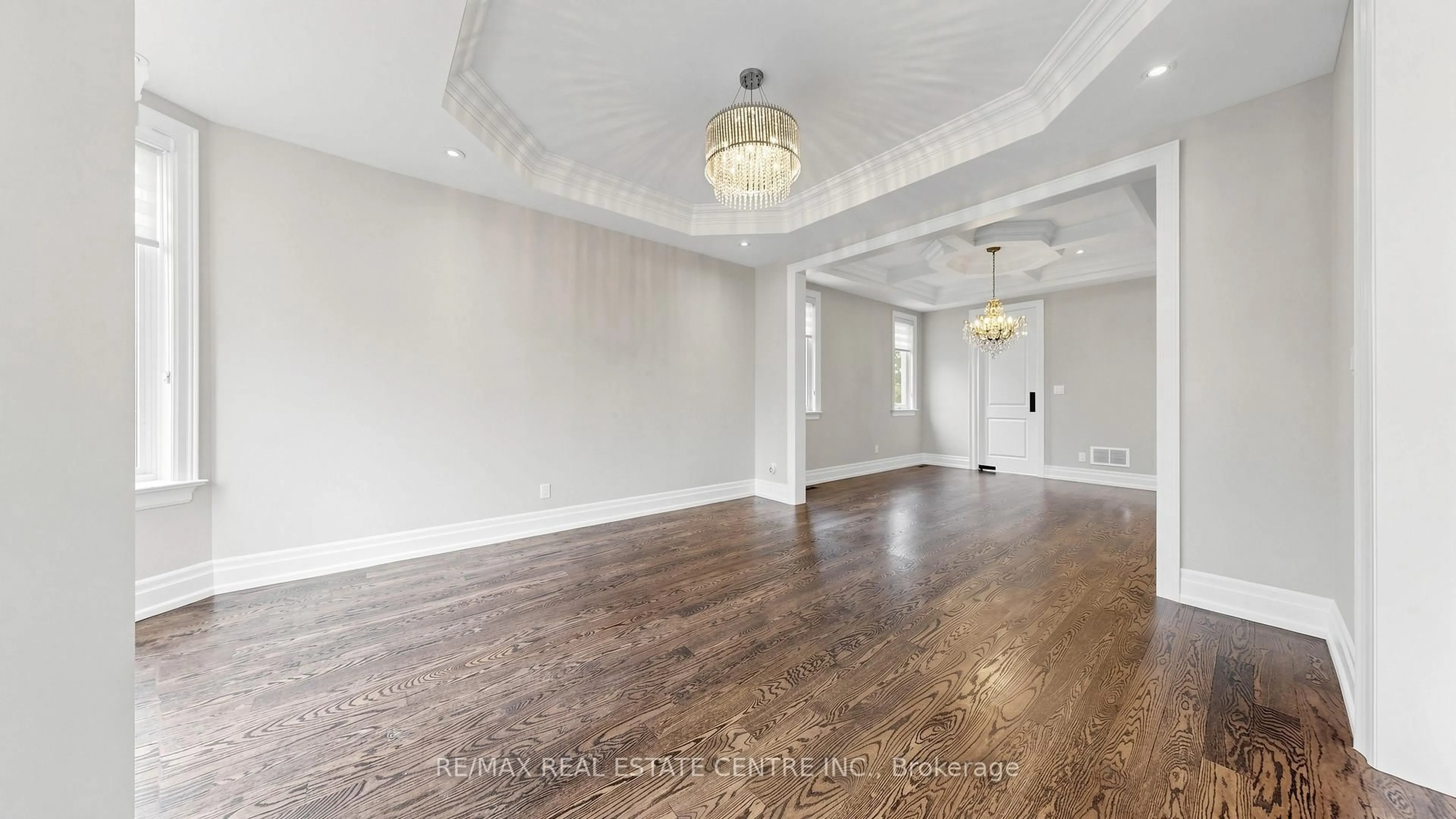 A pic of a room for 1496 Mansfield Dr, Oakville Ontario L6H 1K4