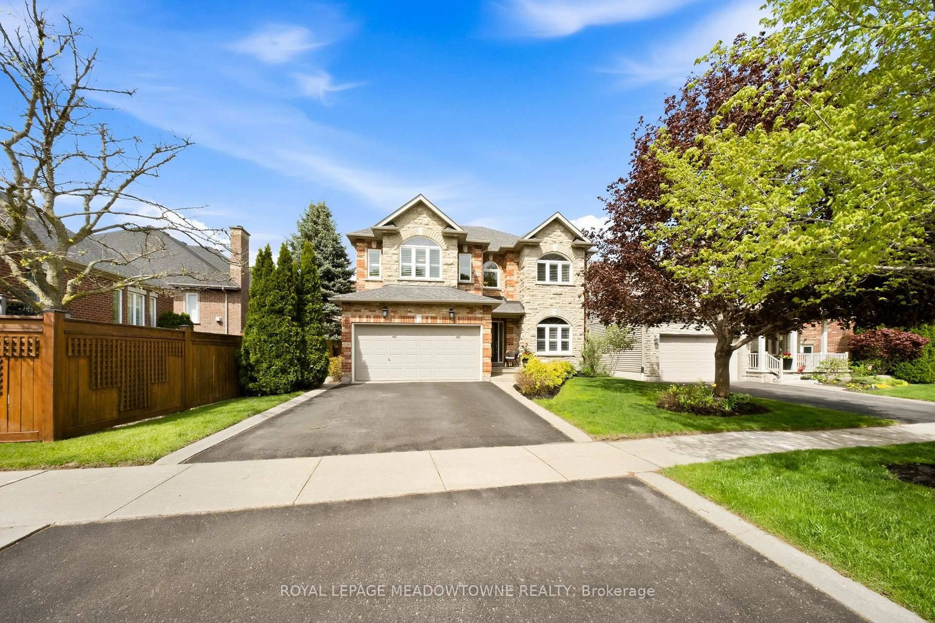 A pic from outside/outdoor area/front of a property/back of a property/a pic from drone, street for 5 Filton Rd, Caledon Ontario L7C 1R5